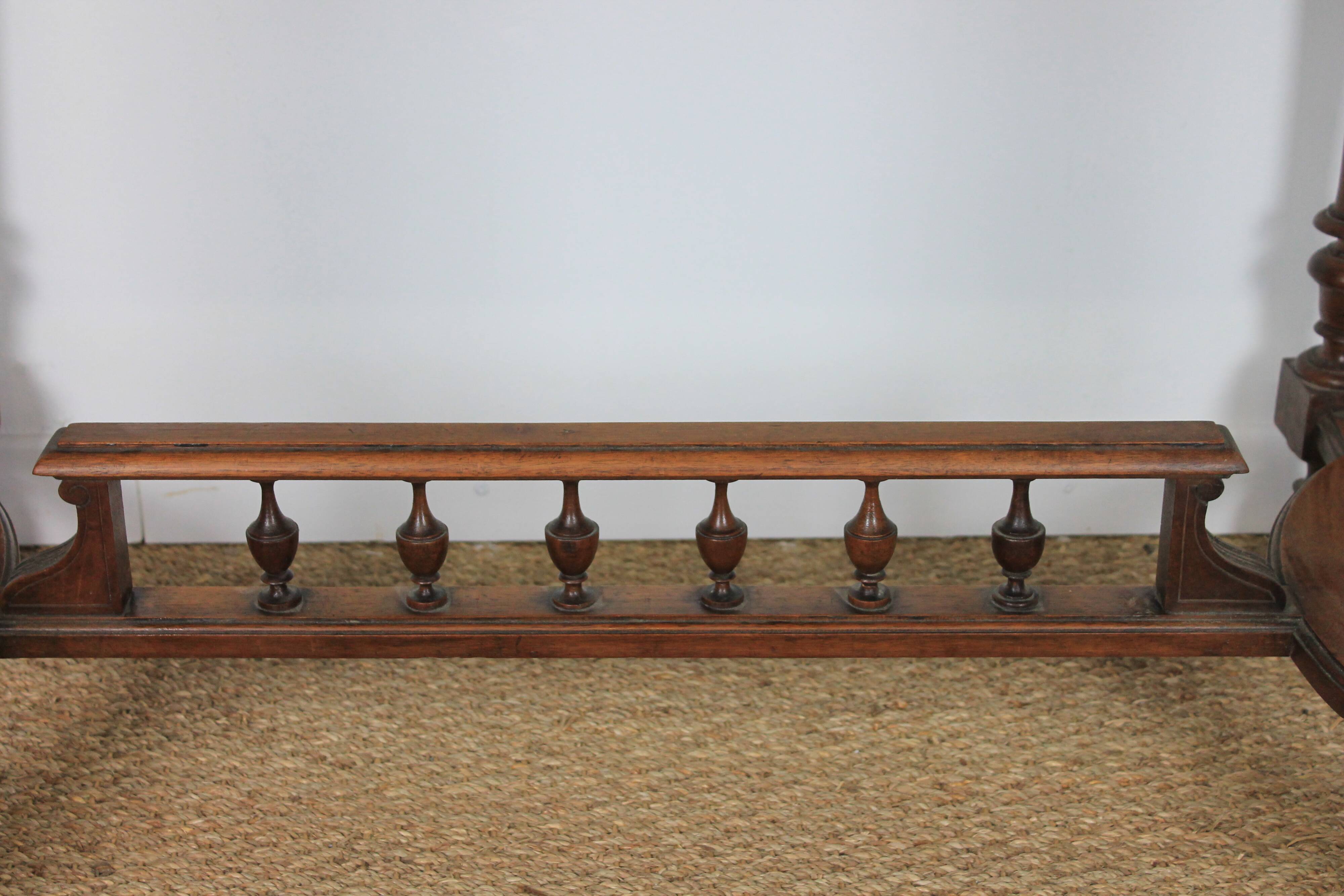 Renaissance desk table