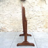 Folding round table winemaker