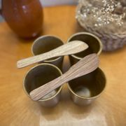 Ensemble de 4 tasses verres gobelets en grès Digoin et cuillères en bois
