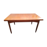 Table scandinave