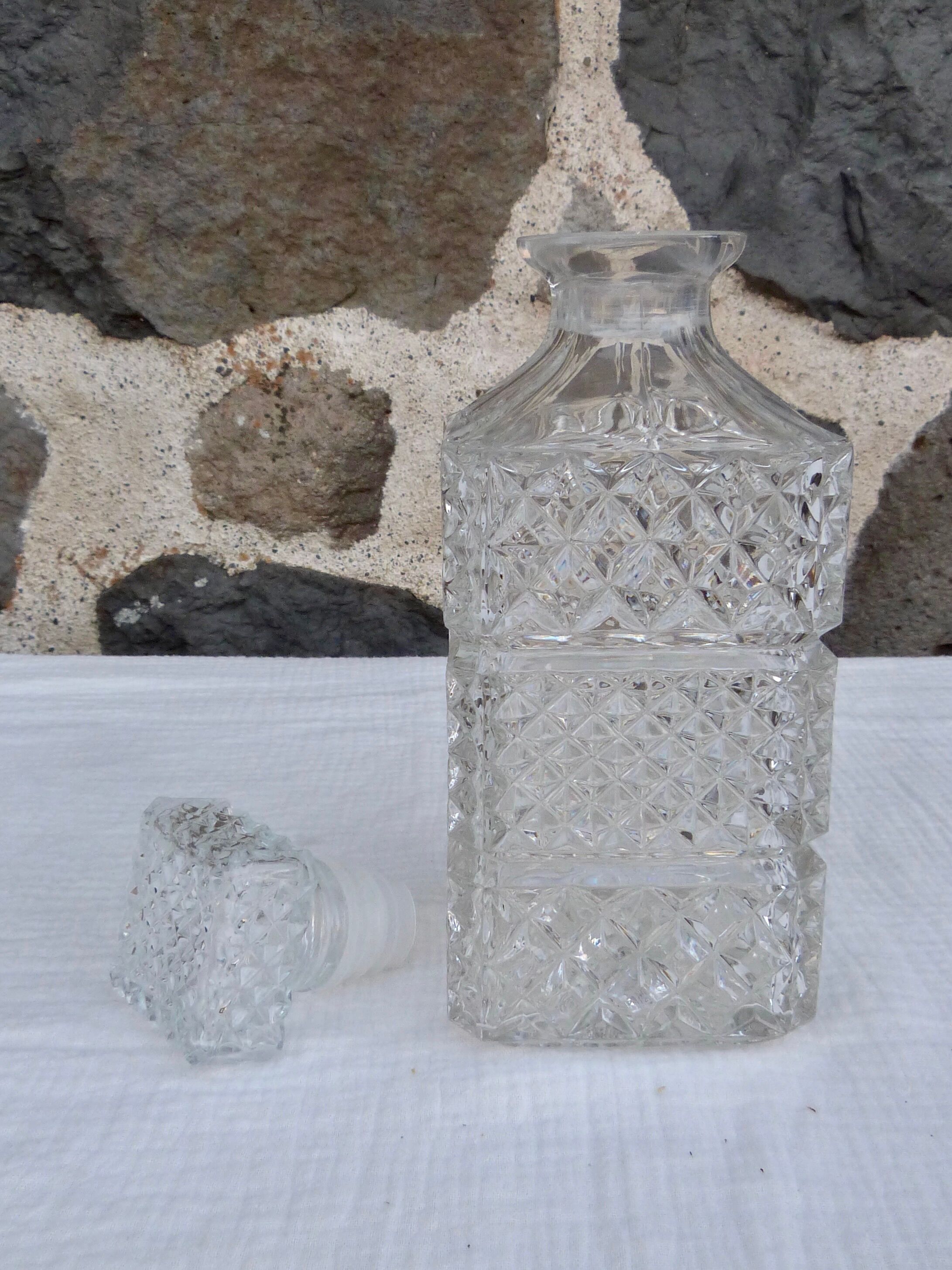 Glass whisky decanter