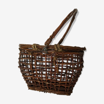 Basket in chestnut wood
