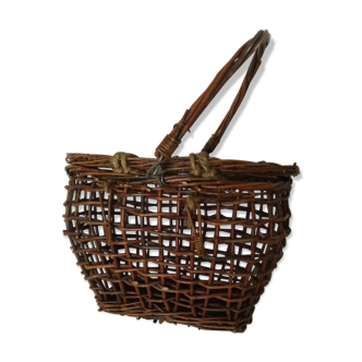 Basket in chestnut wood