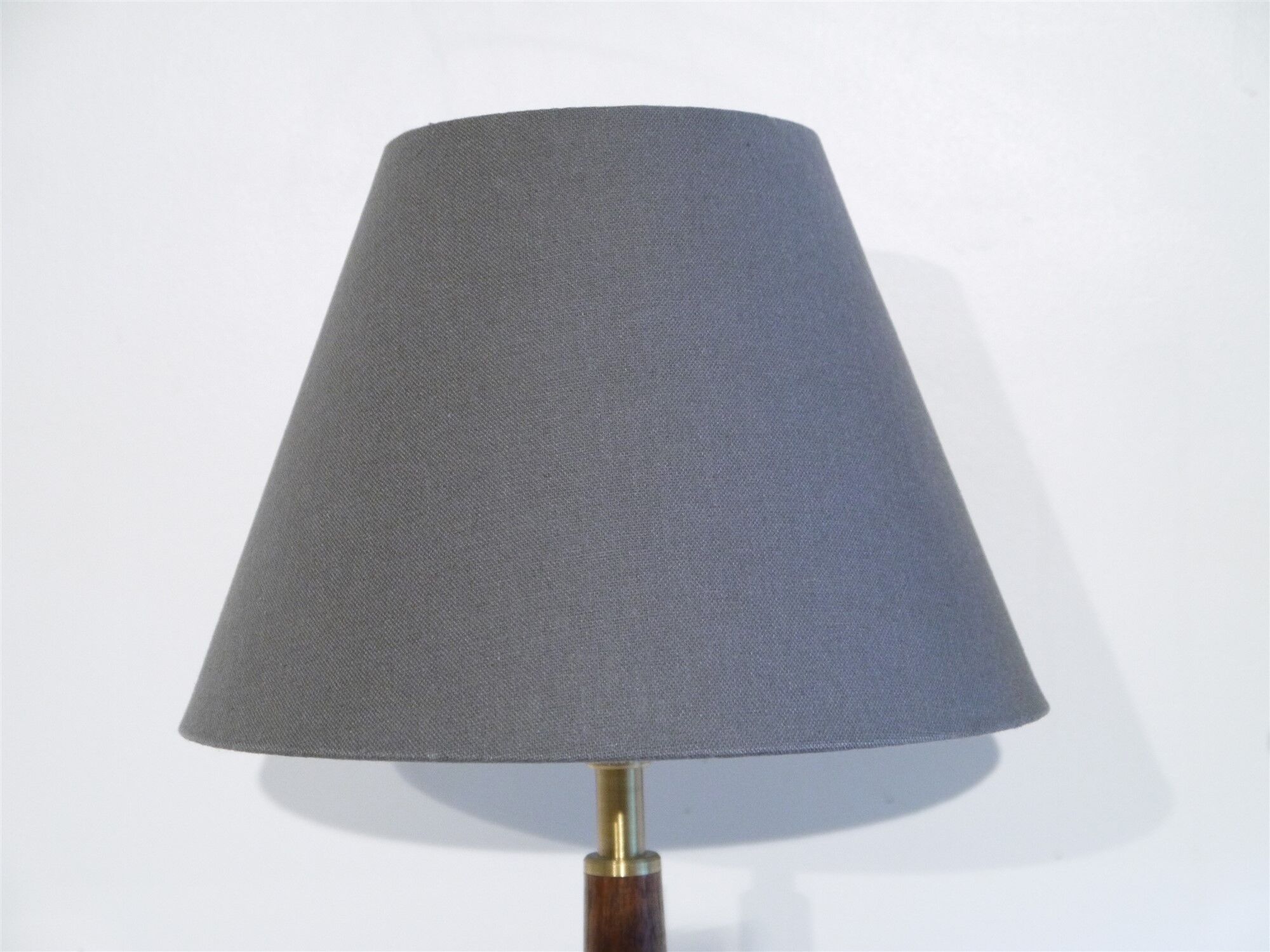 Paire de lampes vintage en teck et laiton
