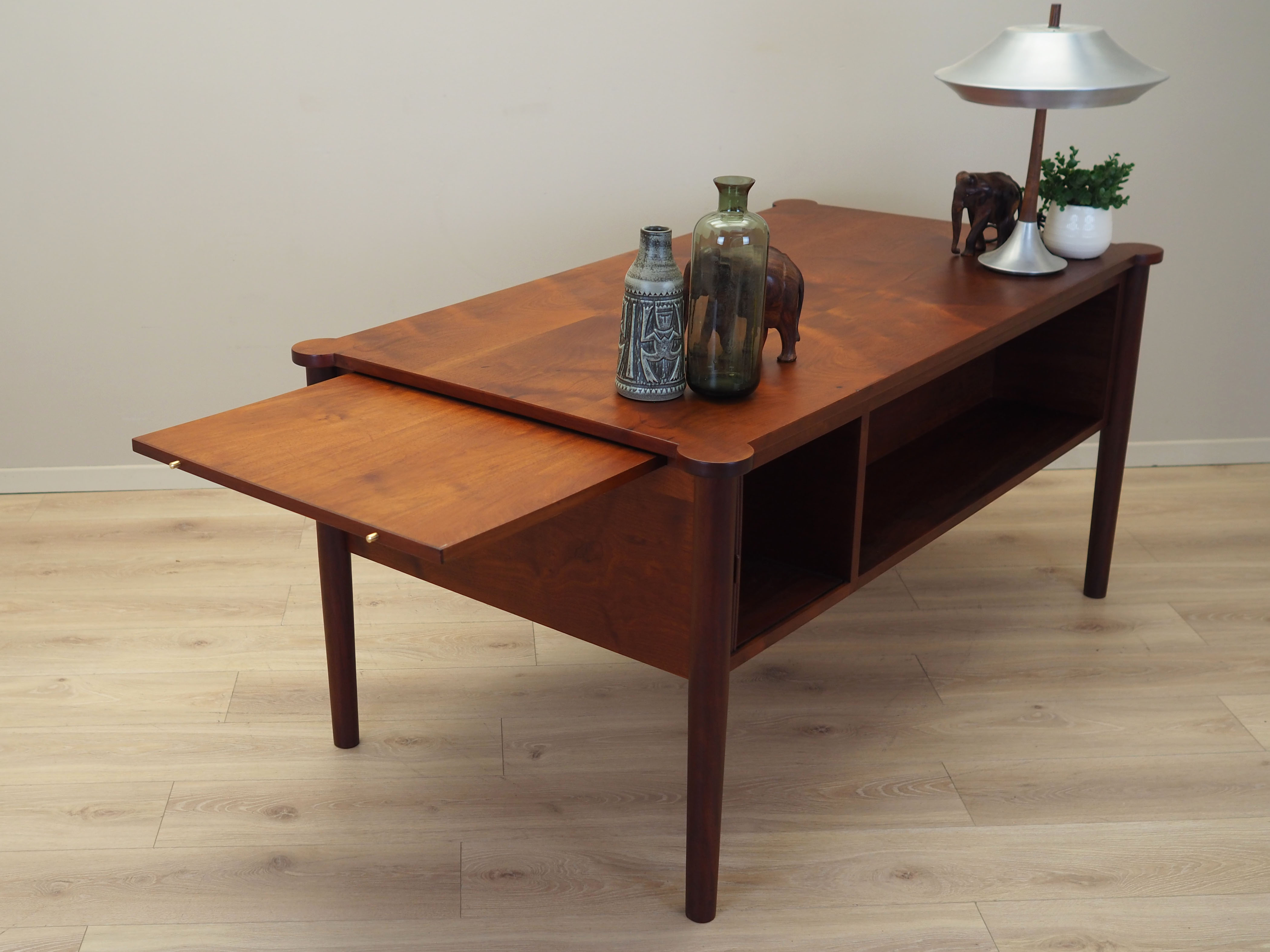 Bureau en teck, design danois, années 1970, production: Danemark