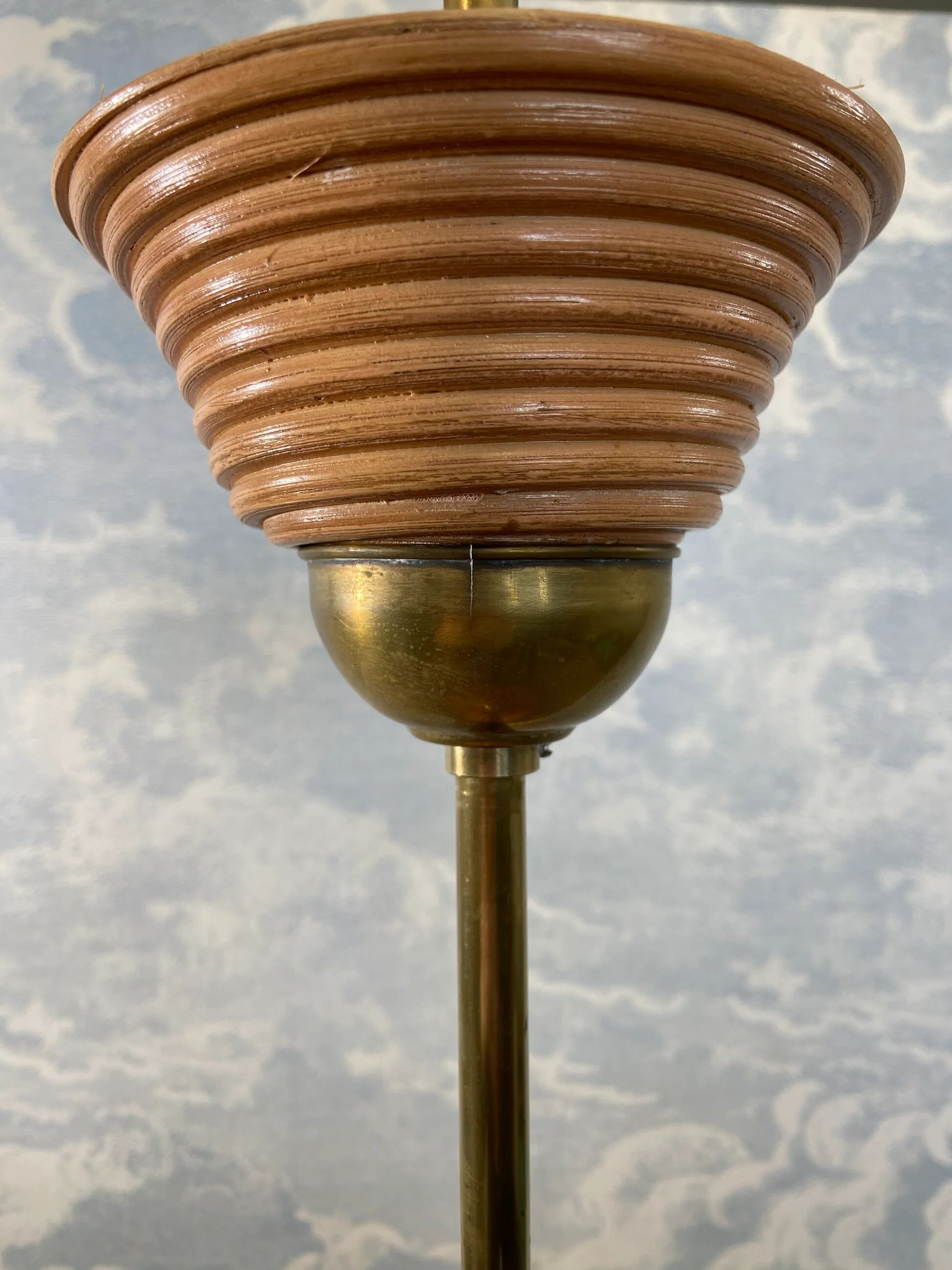 Suspension in reed pencil with extendable brass stem, Italy, mid-century modernism.