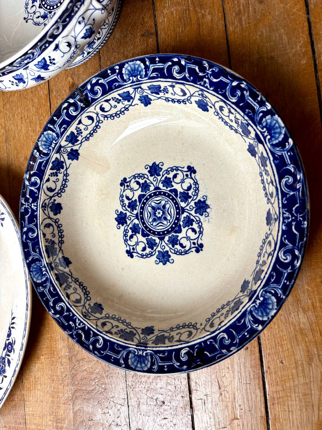 5 large serving plates, French production