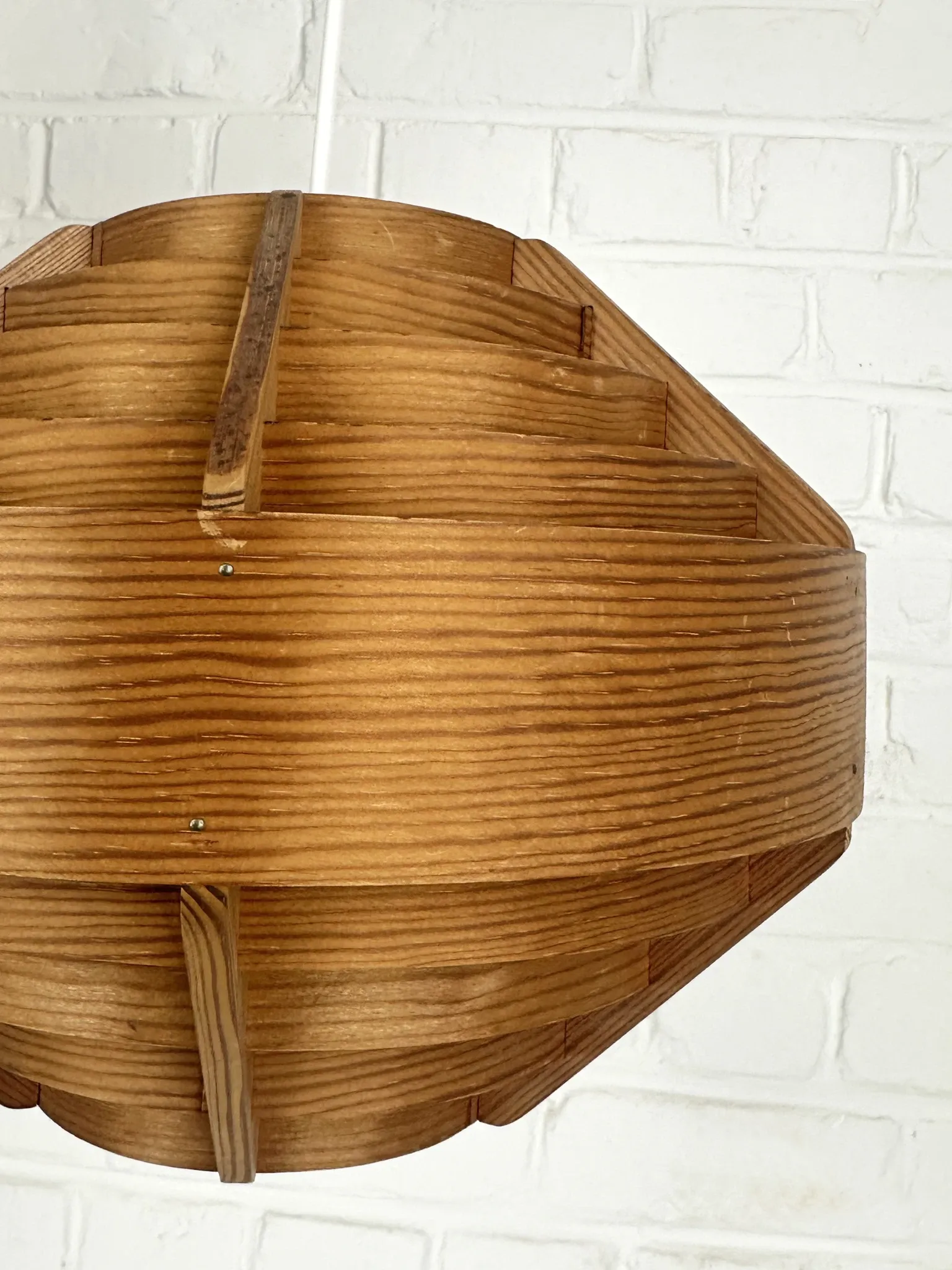 Pair of Hans-Agne Jakobsson pendant lights in pine veneer – AB Ellysett