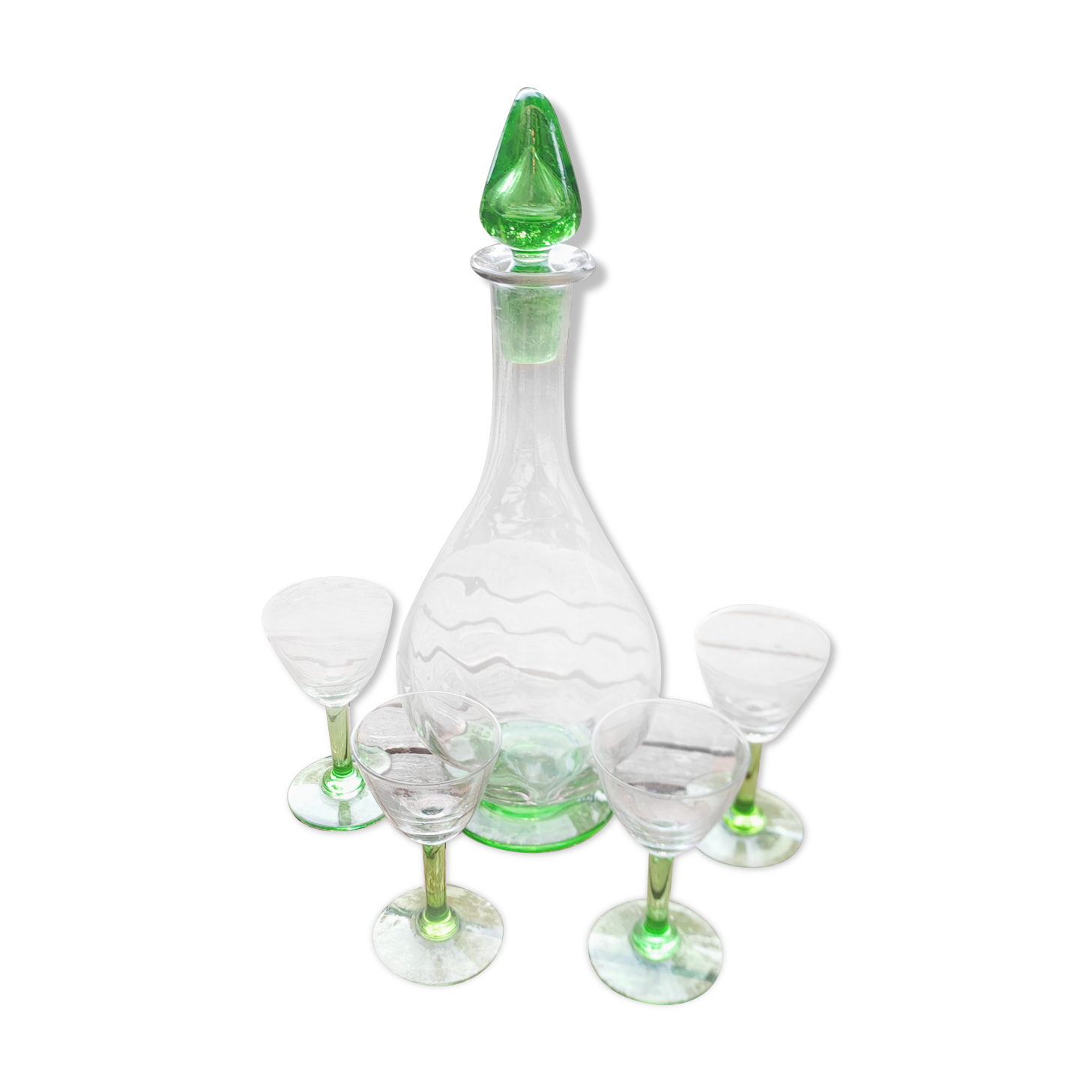 Carafe and its 4 shot glasses, urane uralin