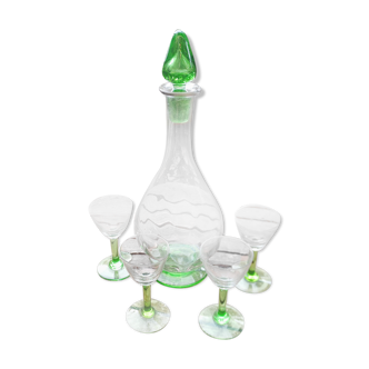 Carafe and its 4 shot glasses, urane uralin