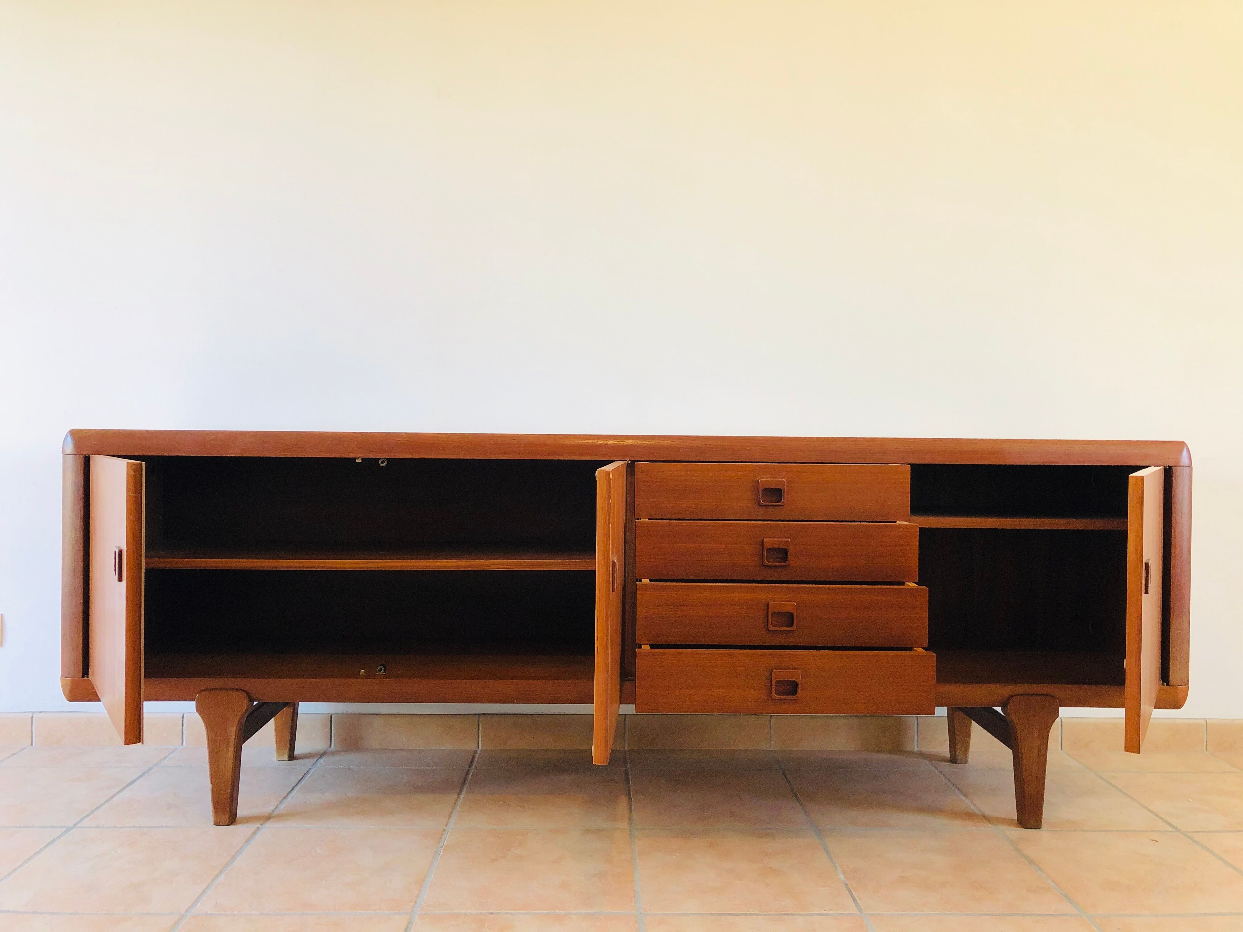 Scandinavian string in solid teak