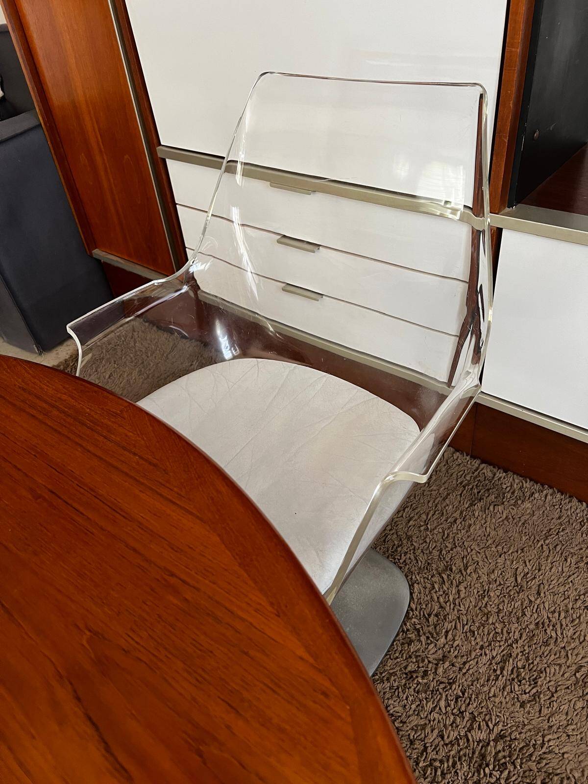 Raushe Airline Edition swivel chair, made of altuglas 196