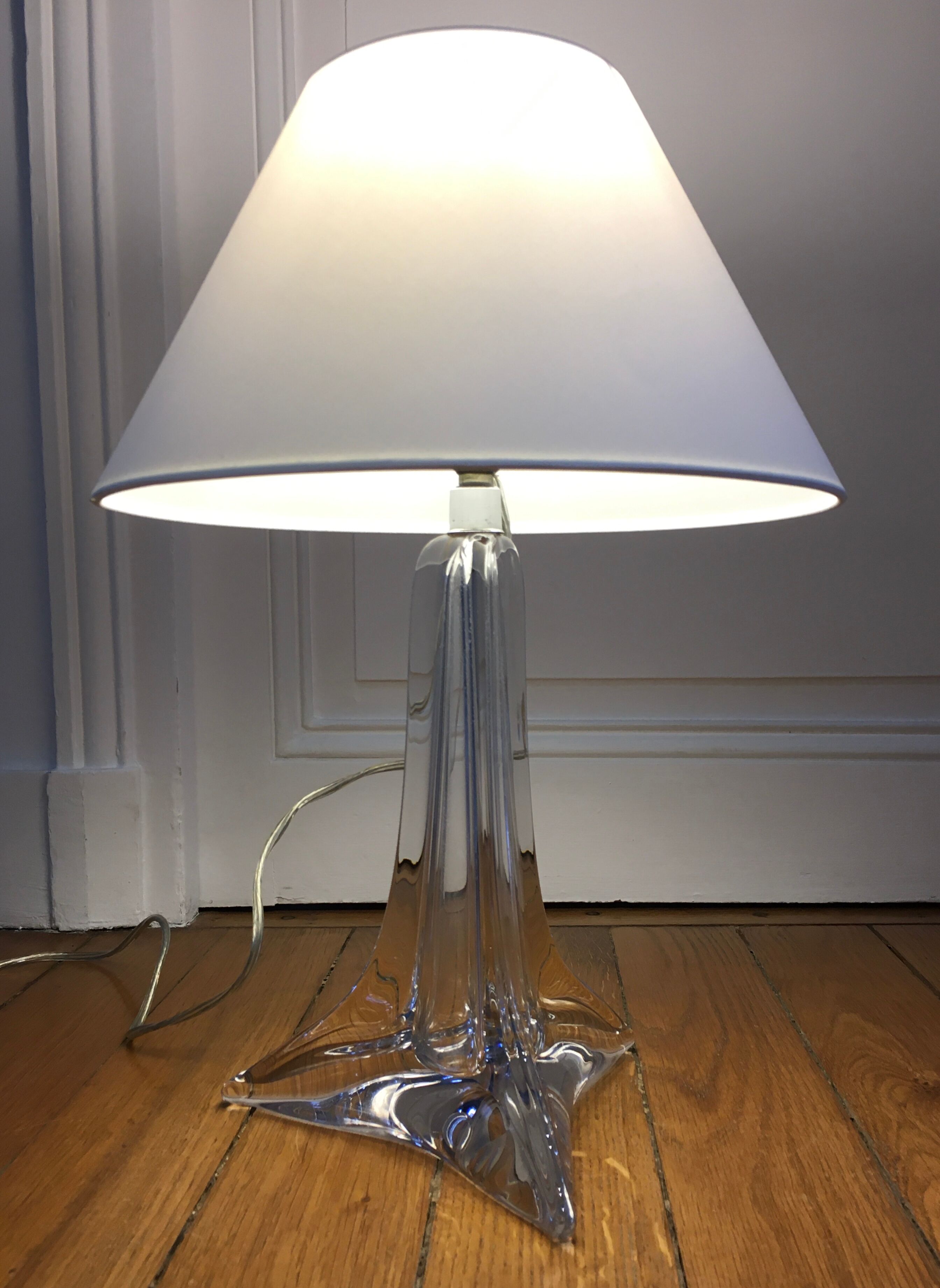 Pied de lampe moderniste en cristal incolore  Cristalleries Saint-Louis  vers 1970