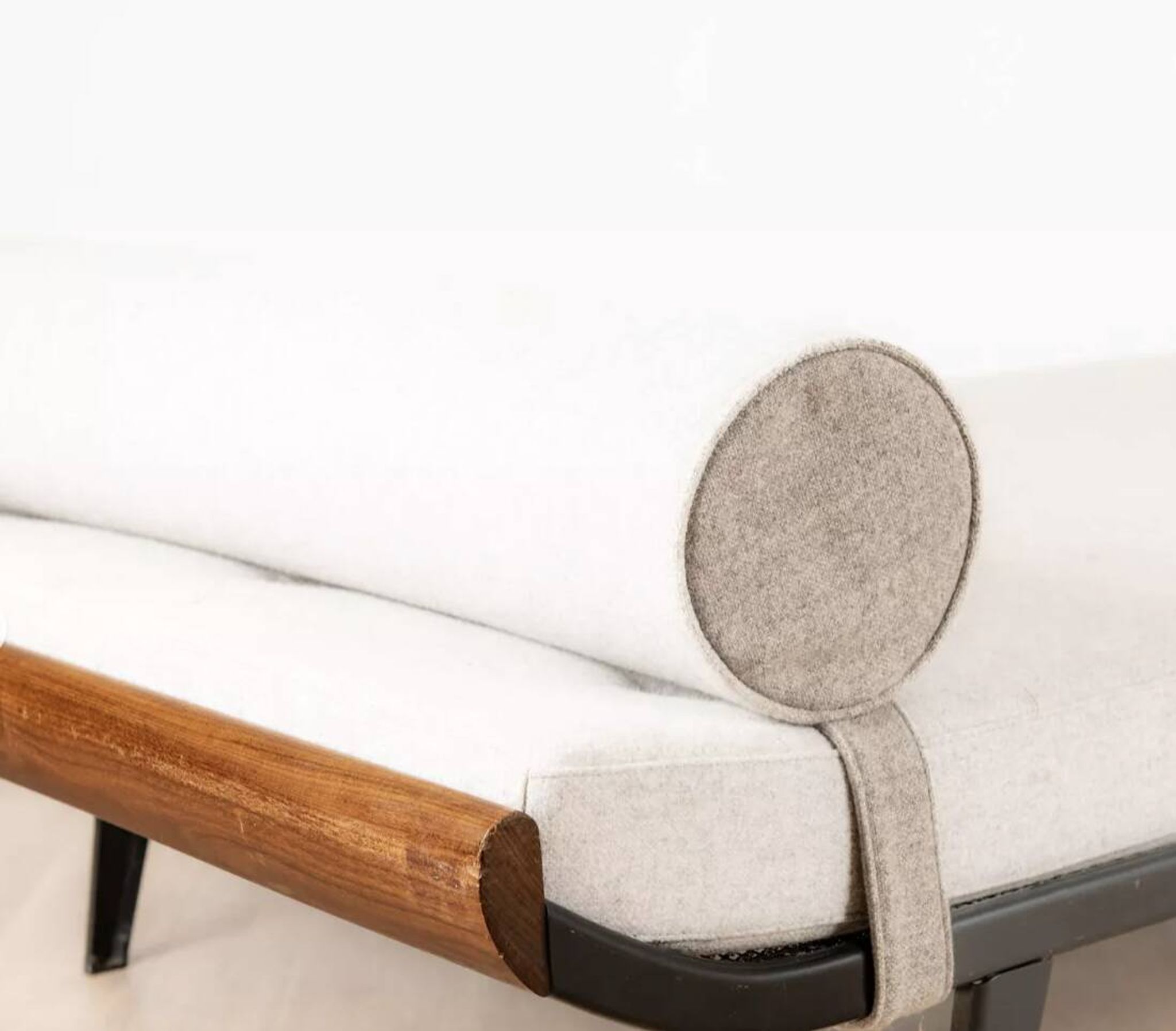Cleapatra daybed by Cordemeijer for Auping. 1953. New upholstery.