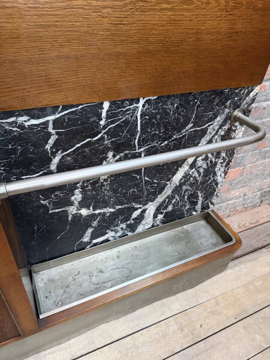 Large Art Deco entrance cloakroom