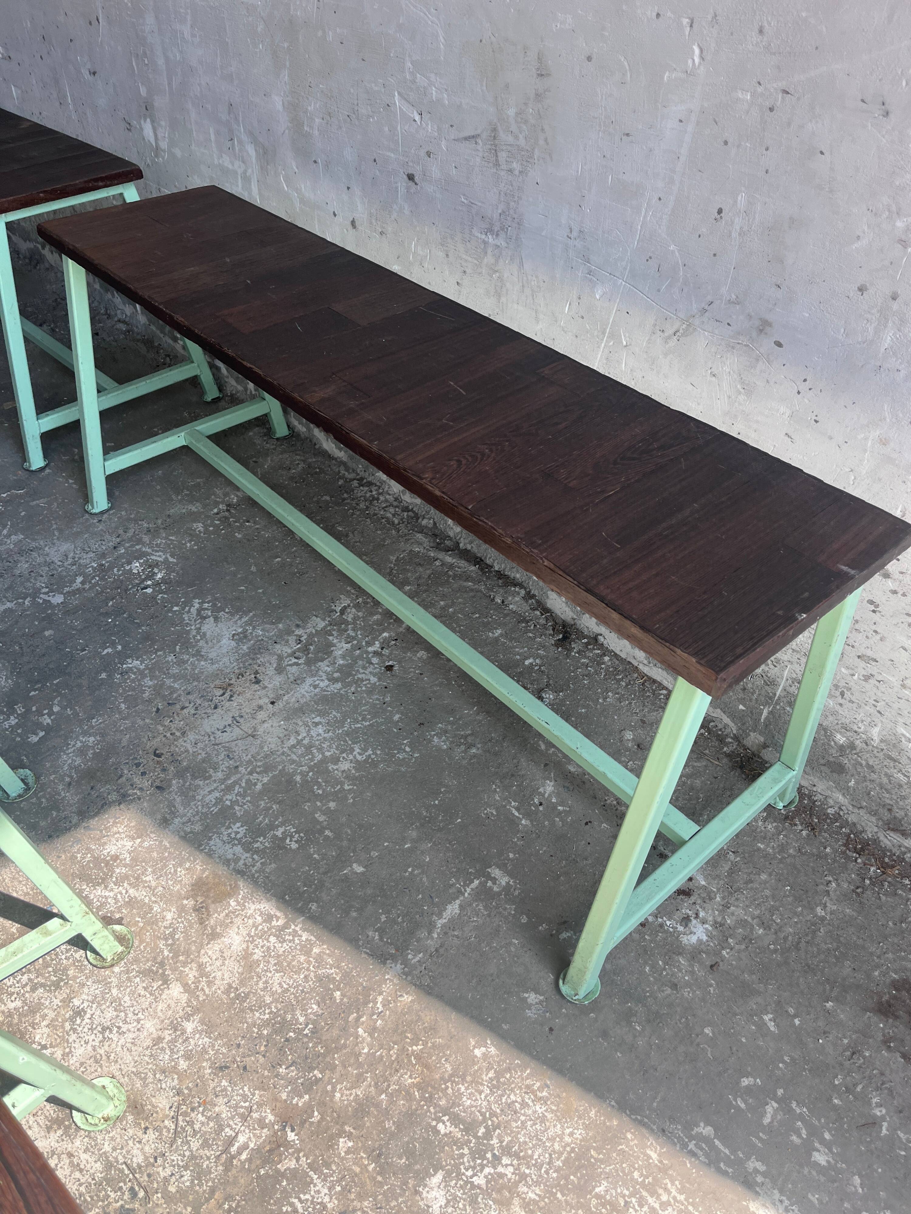 Bancs et tabourets industriels vintage, lot de 9, années 1950–1960