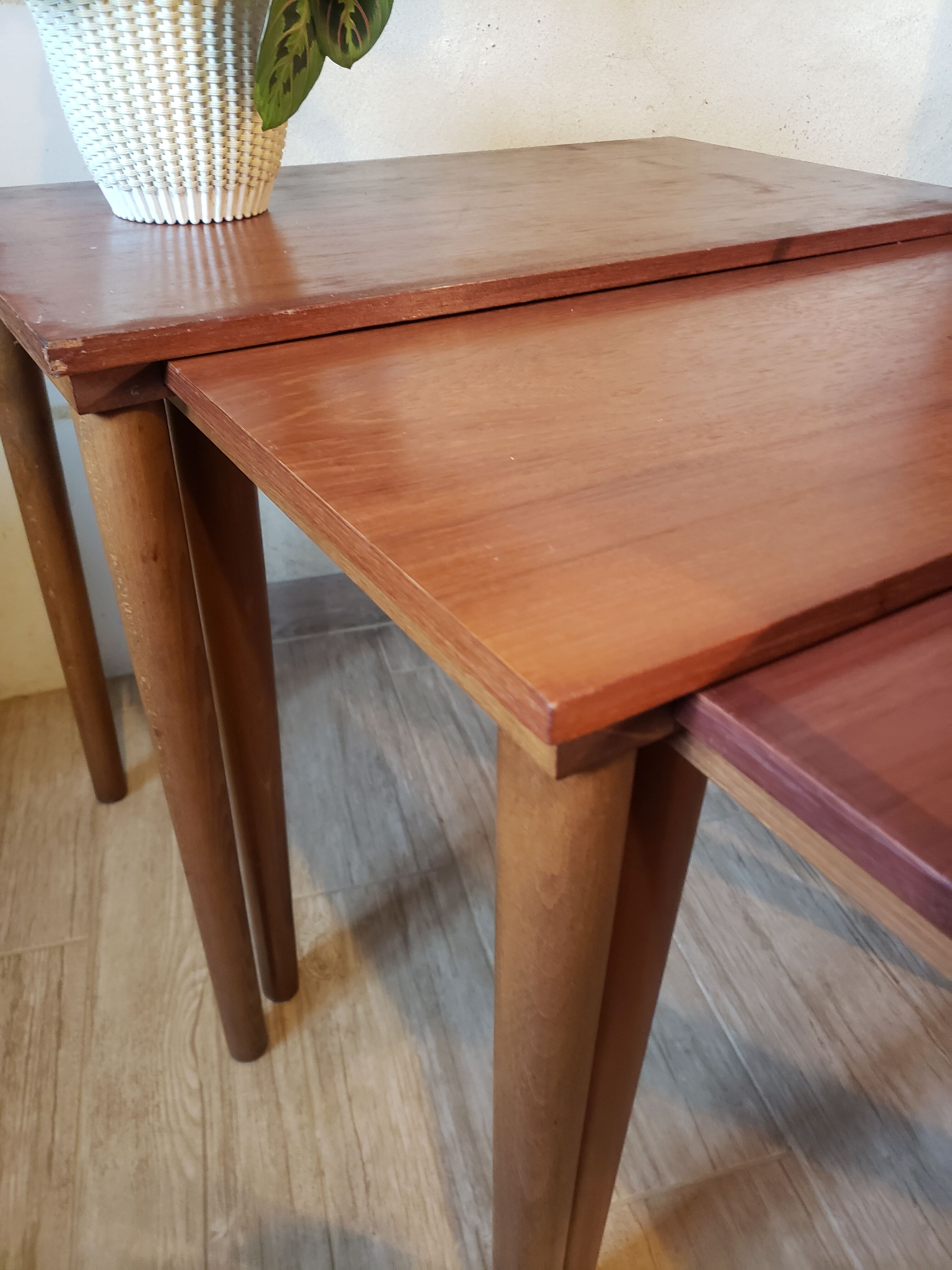 Scandinavian vintage gigognes tables