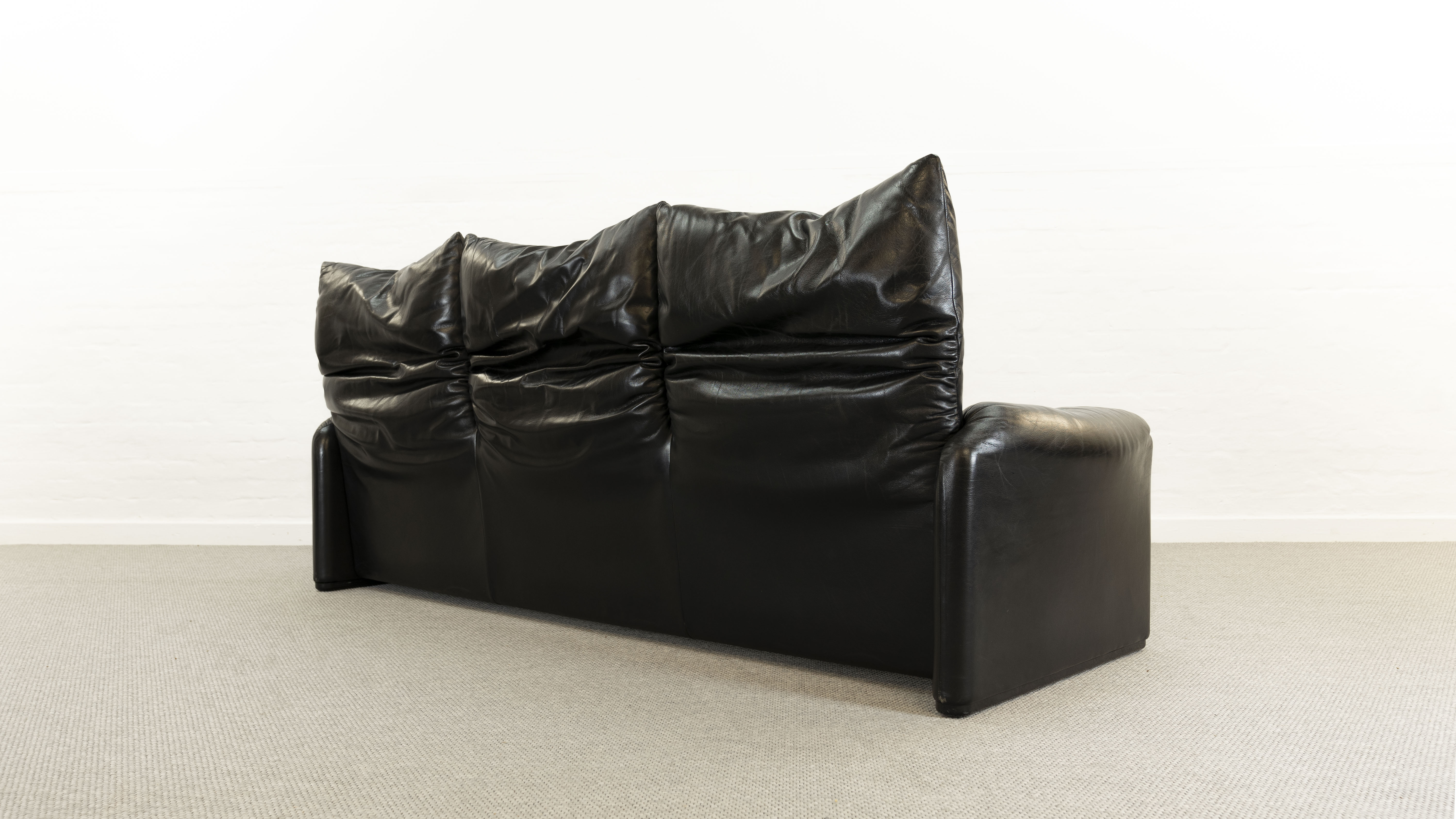 Maralunga 3-Seat Sofa in black leather by Vico Magistretti for Cassina