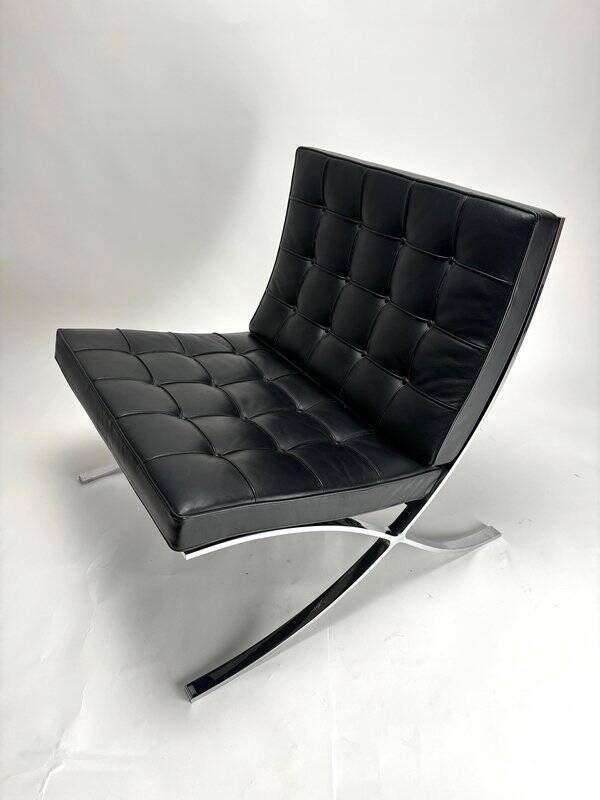 Paire de chauffeuses Barcelona attribuées à Mies Van Der Rohe pour Knoll International, années 1980