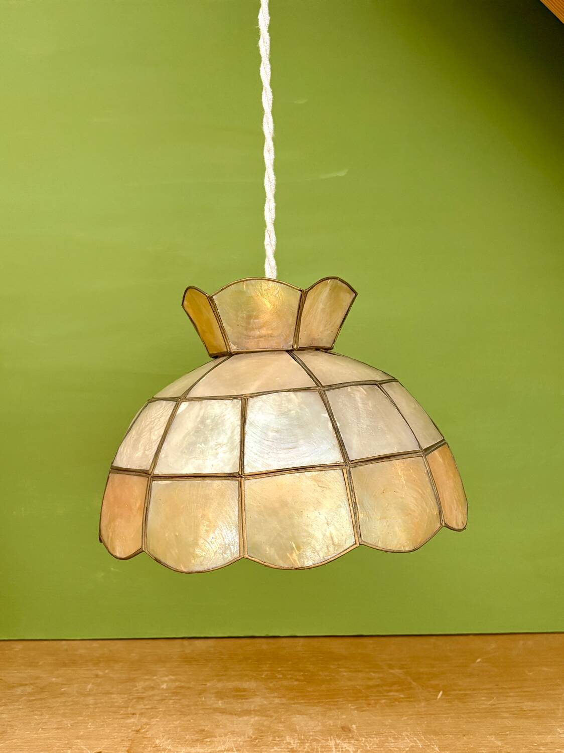 Vintage pearl pendant light
