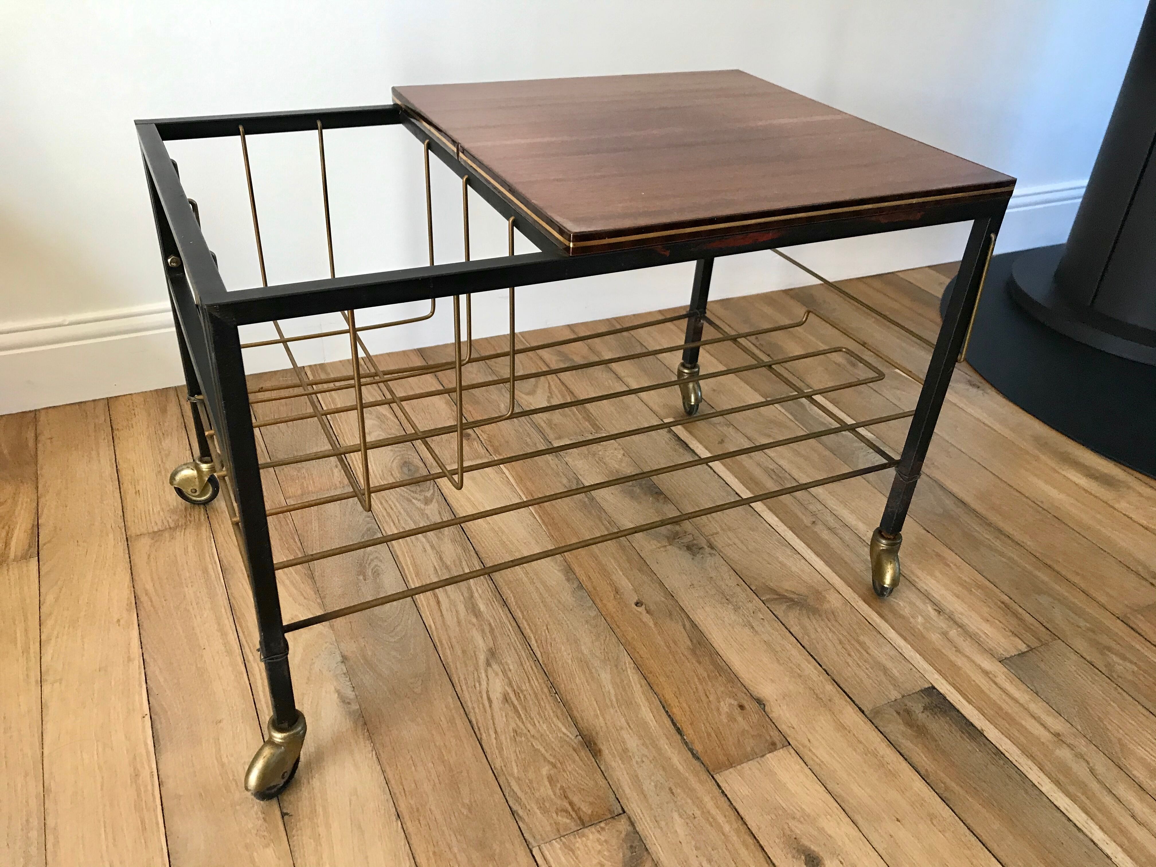 Range-vinyl service in formica and brass 70s