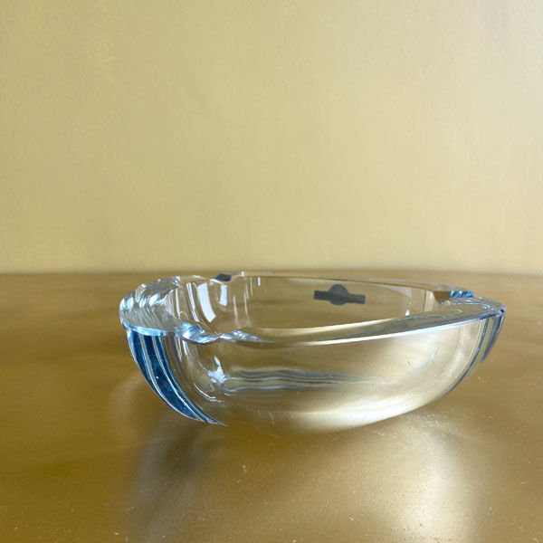 Cendrier en verre bleu signé Strömbergshyttan, Suède