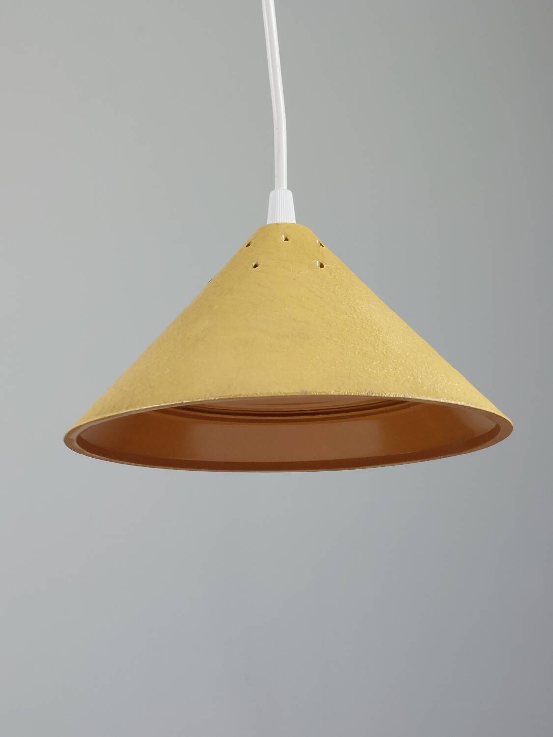 Vintage suspension in yellow lacquered Bakelite from the 1950s.