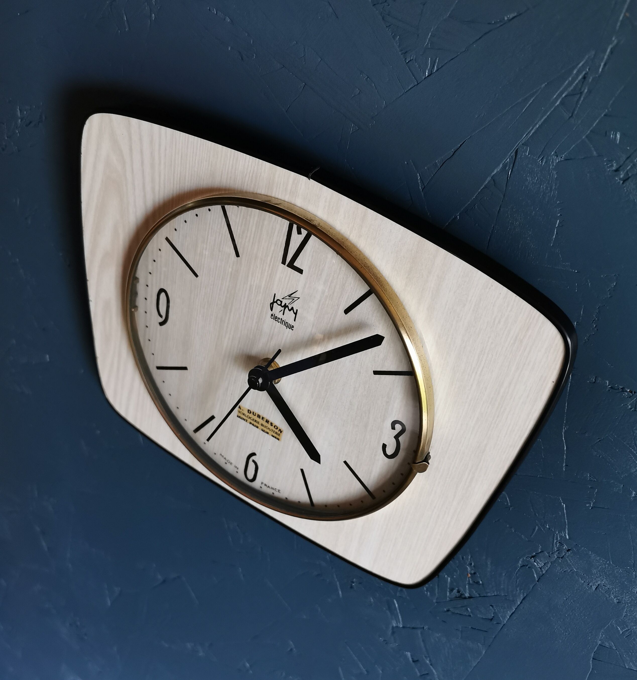 Vintage formica clock silent trapeze wall clock "Maple Electric Japy"