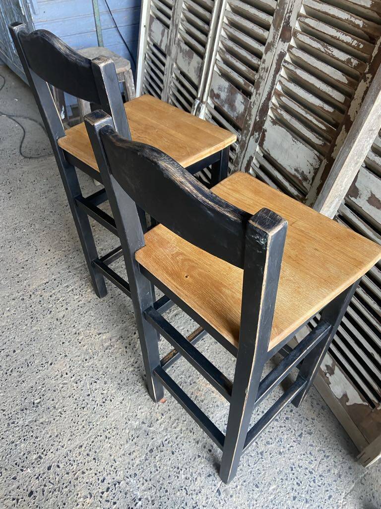 2 wooden bar stools
