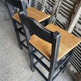 2 chaises de bar en bois