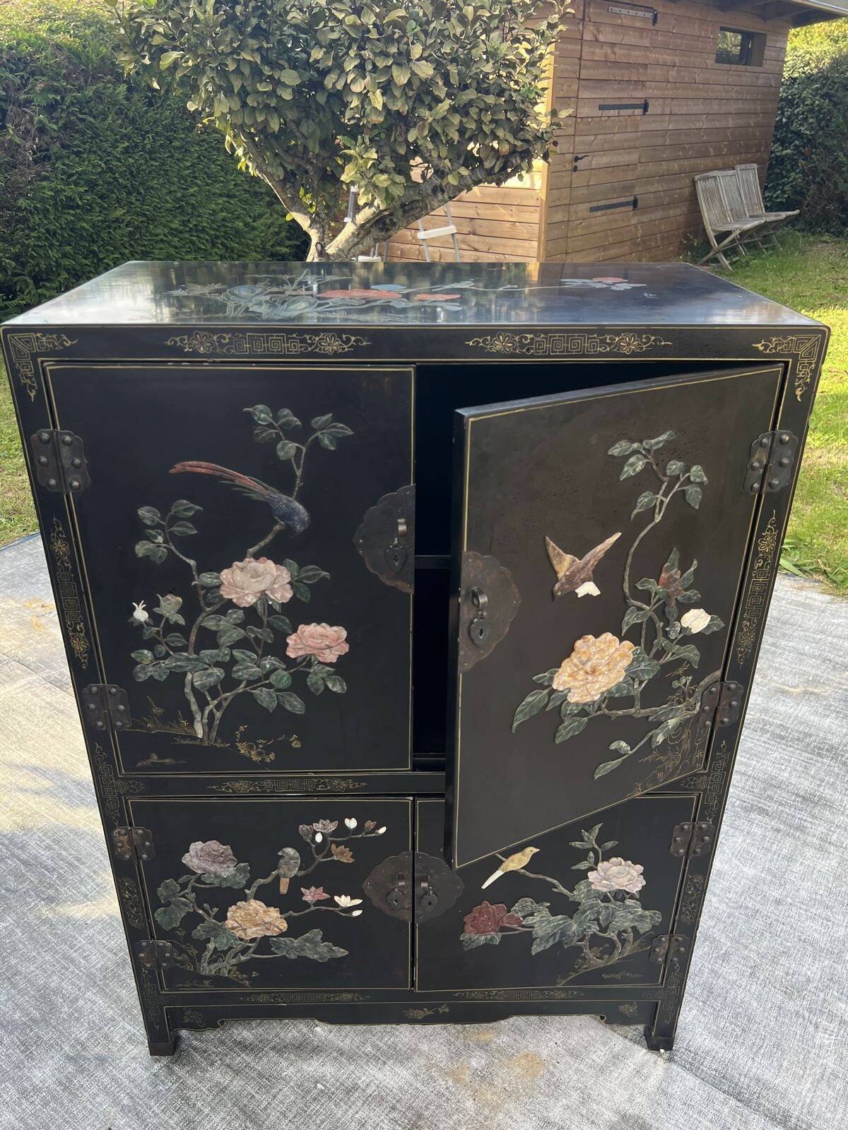Lacquered Chinese furniture with semi-precious stones 1970