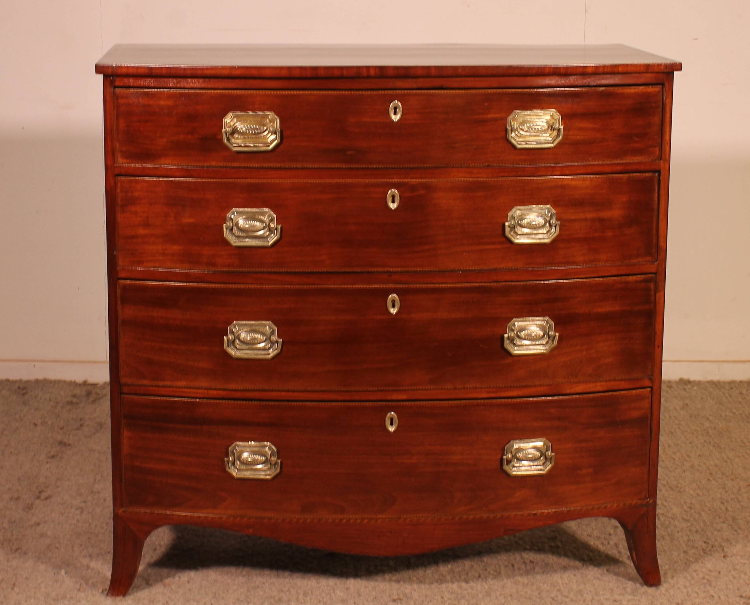 Commode bombée en acajou et incrustations, circa 1800