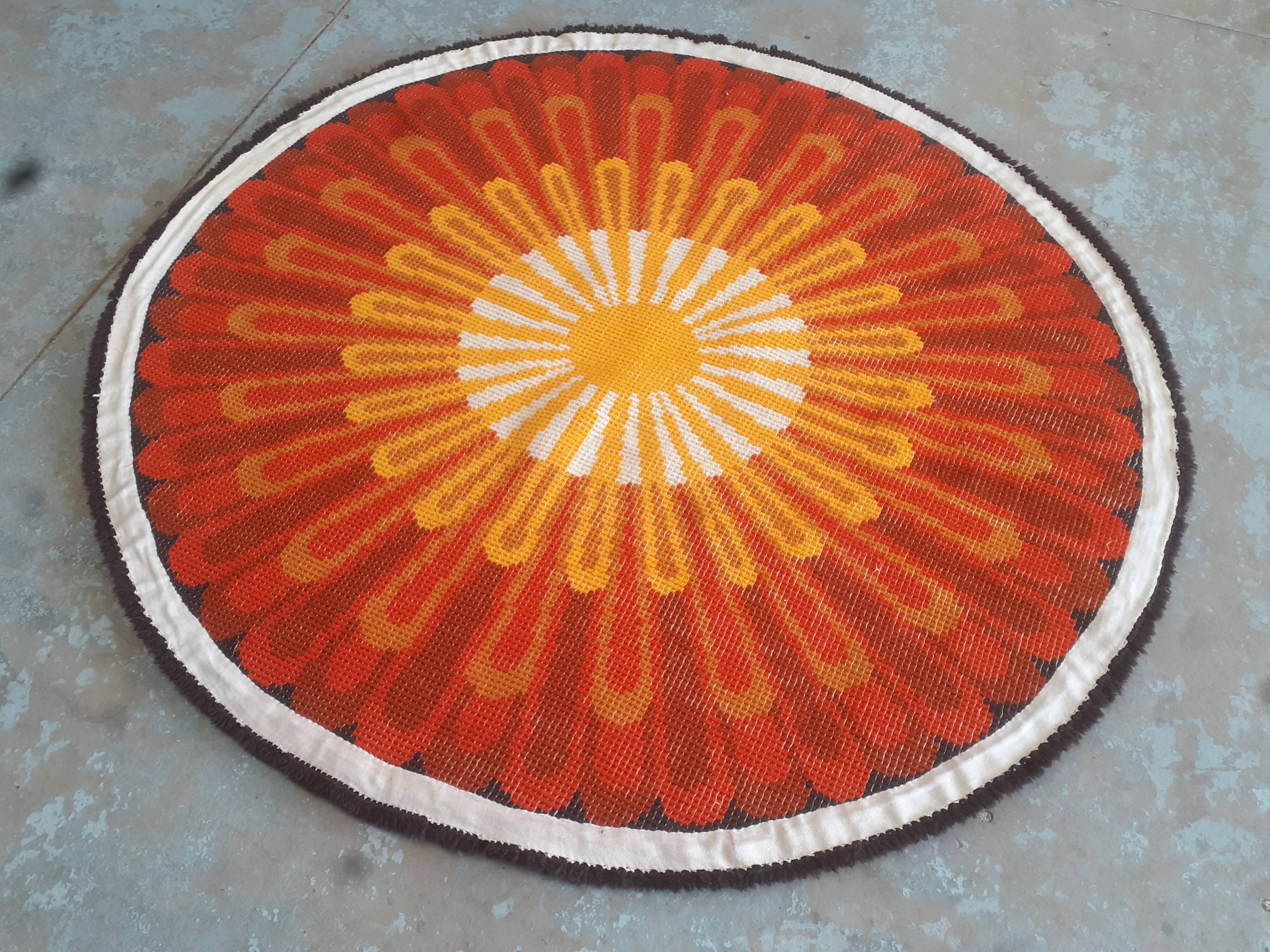 Seventies round carpet