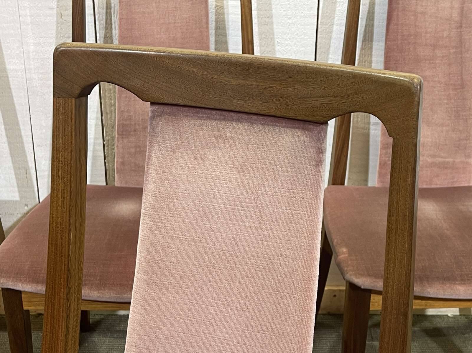 Suite de 4 chaises GPlan en teck des années 1980