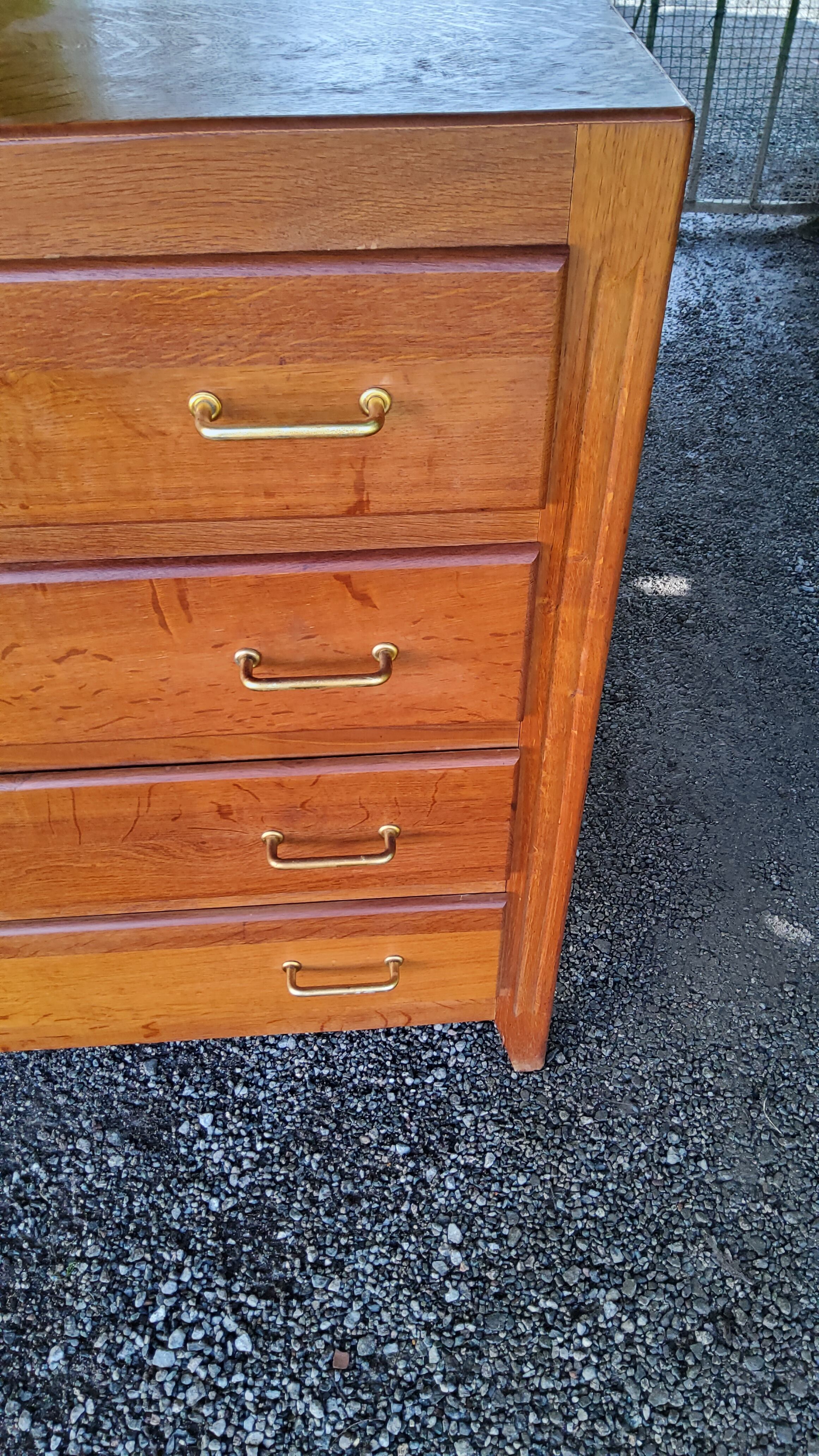 Chest of drawers of the 50s in oak compass feet 4 drawers
