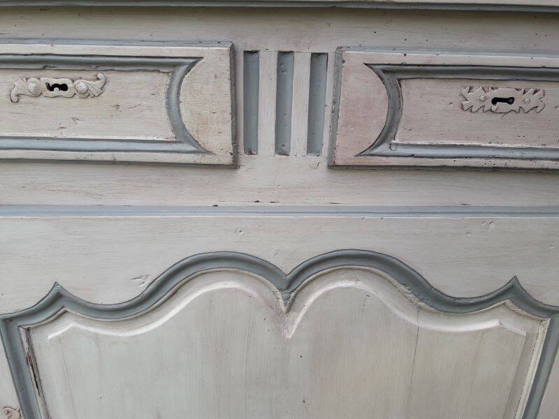 Bonnetière, standing man, Louis XV, 18th century walnut