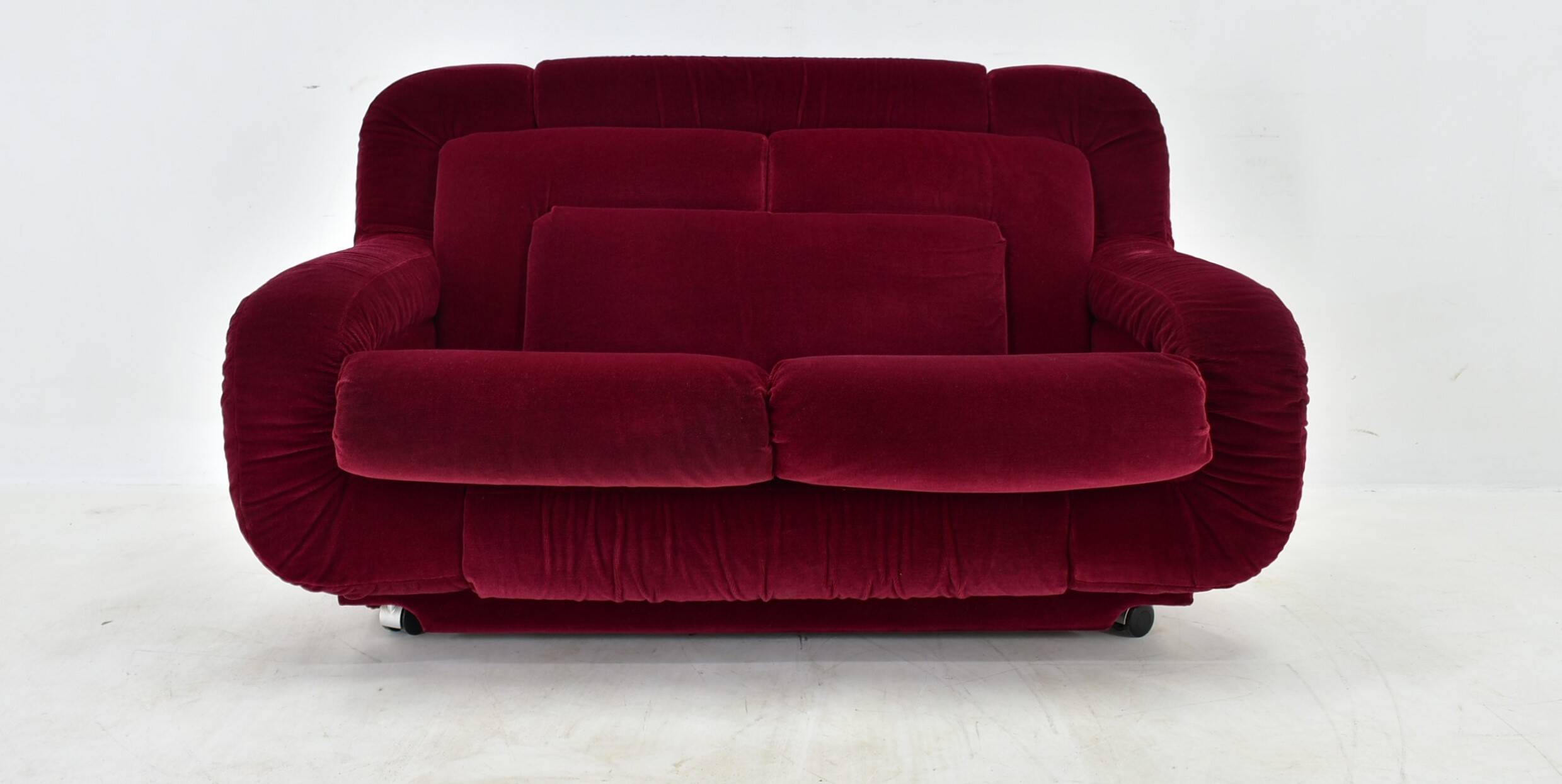 Two-seater canapé, rare from the 1970s, Italy.