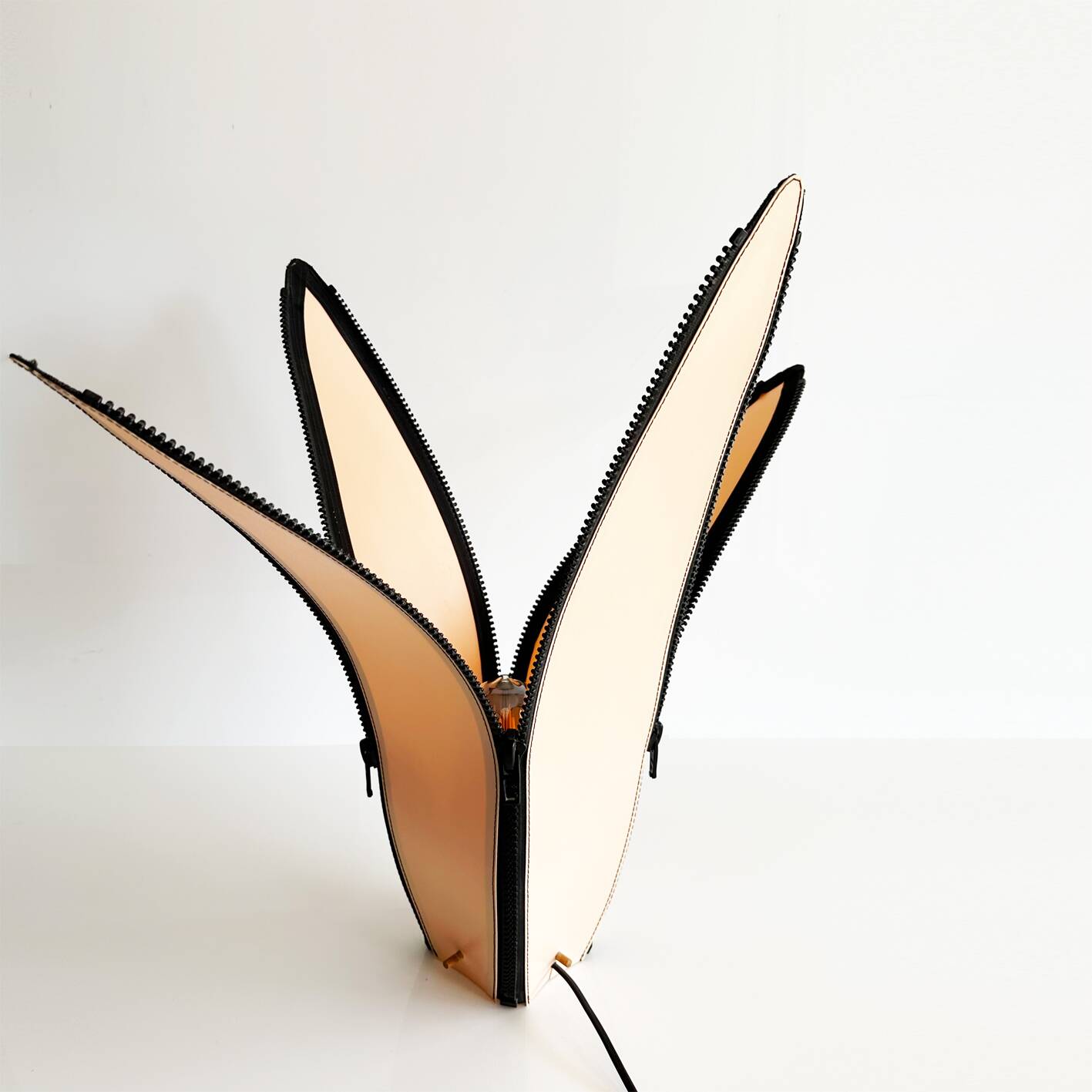 Large vintage PopArt zipped lamp. Italy, 1980s.