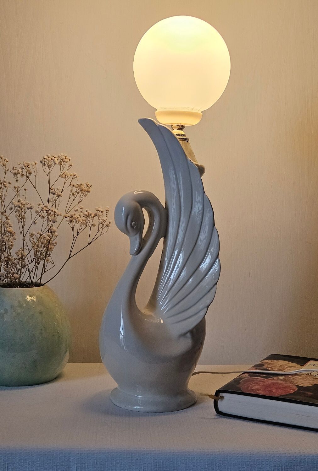 Vintage swan table lamp