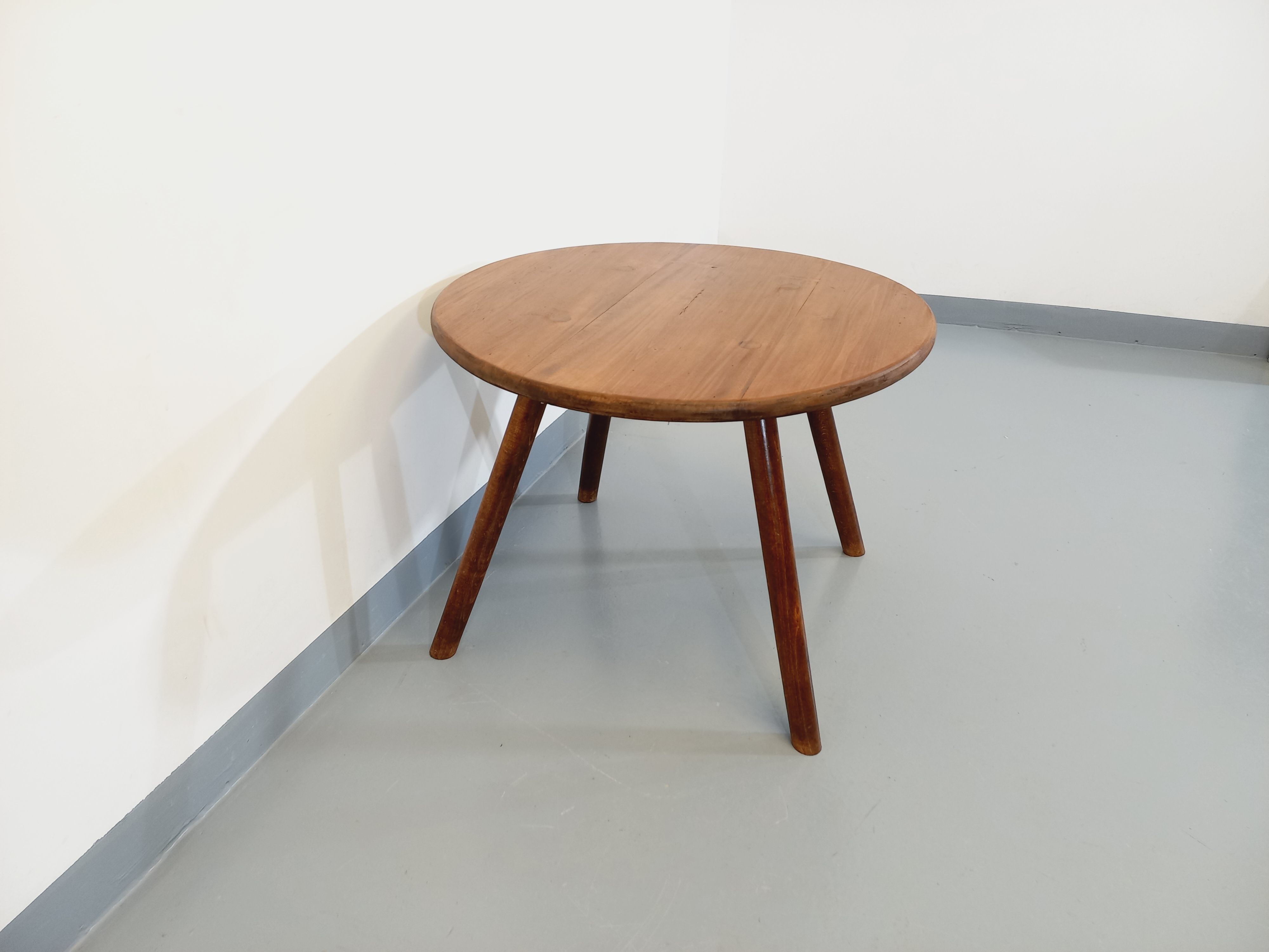 Vintage round brutalist coffee table in solid oak wood from the 50s