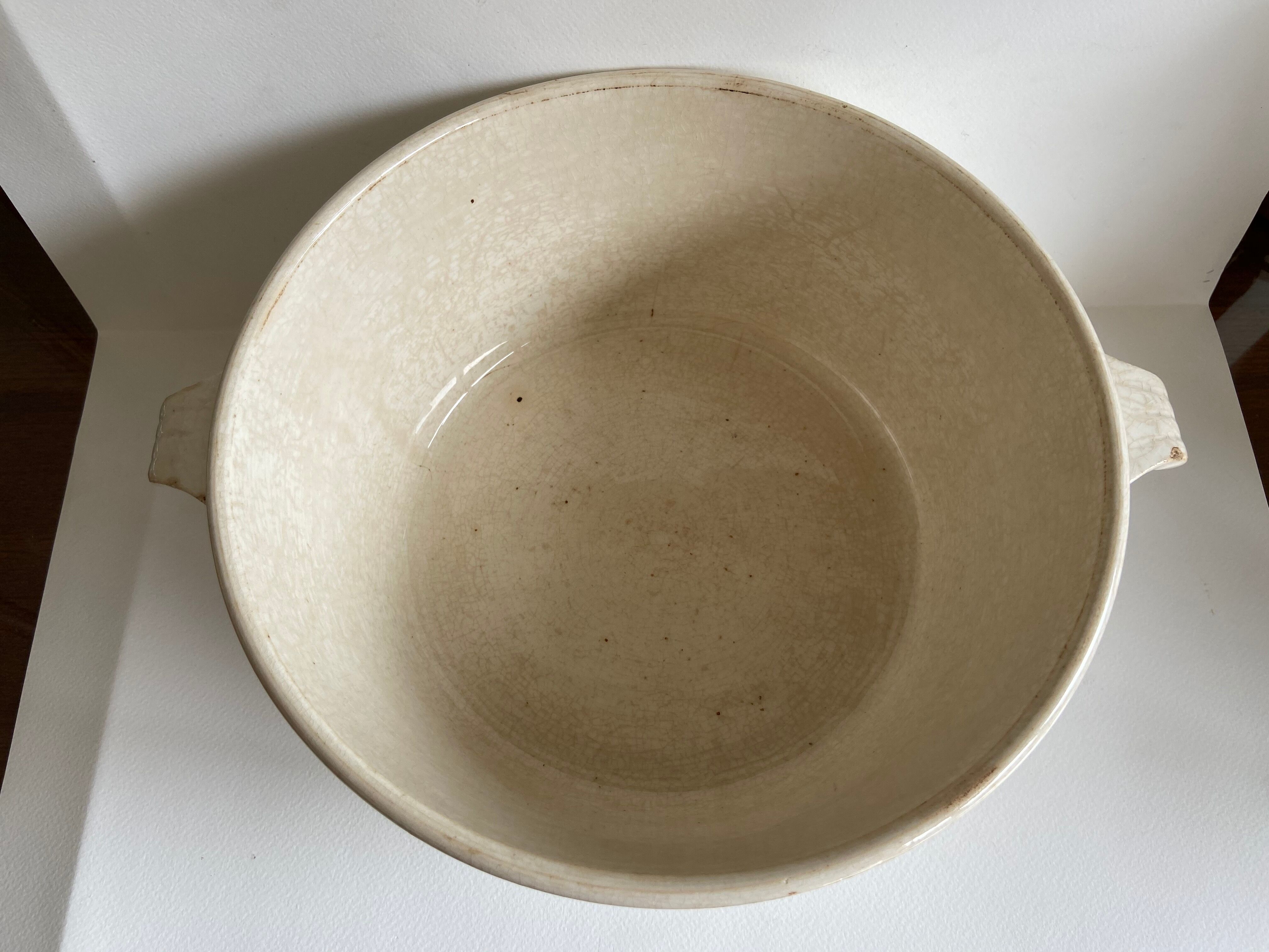 Enamelled ceramic salad bowl