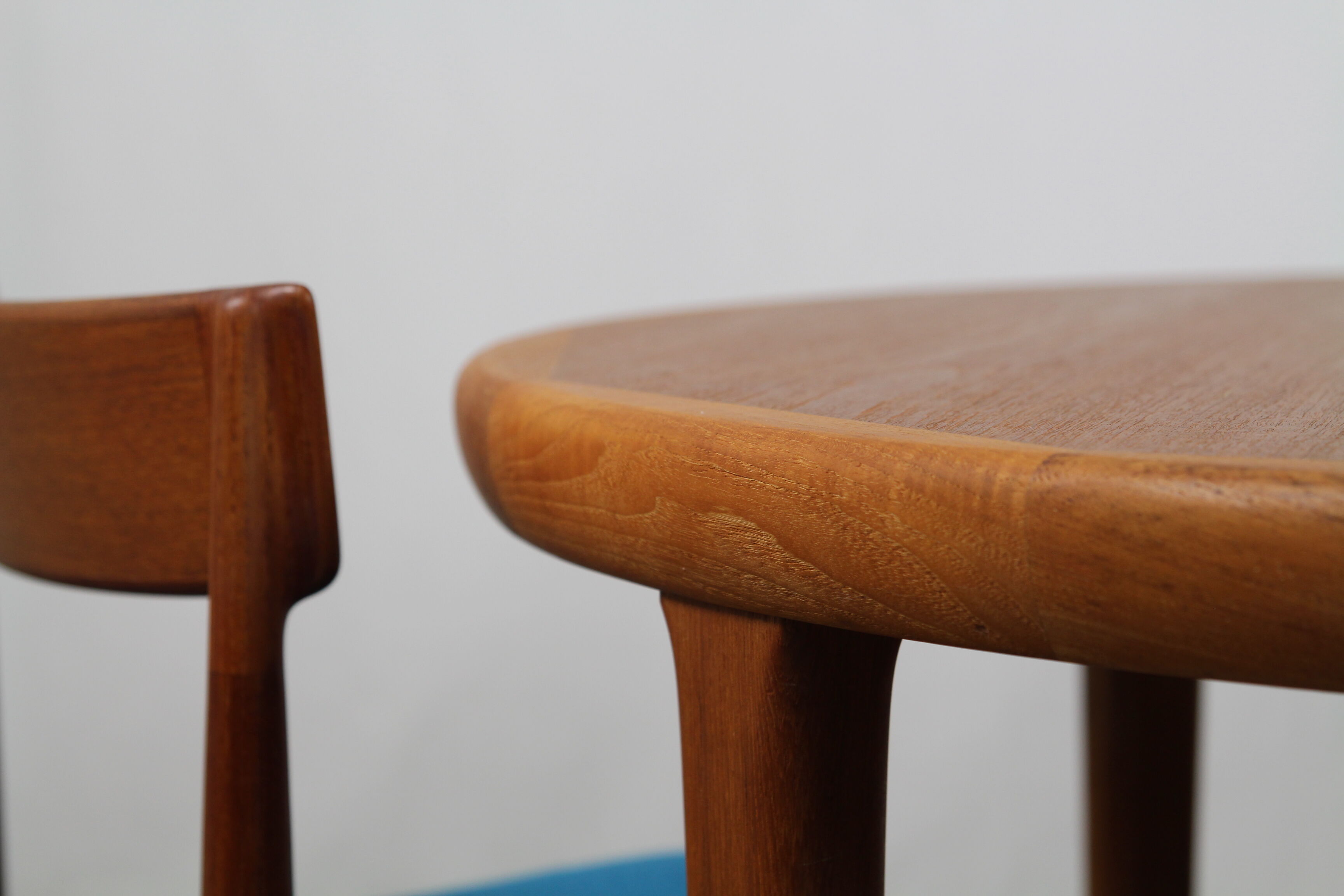 Table round Scandinavian teak