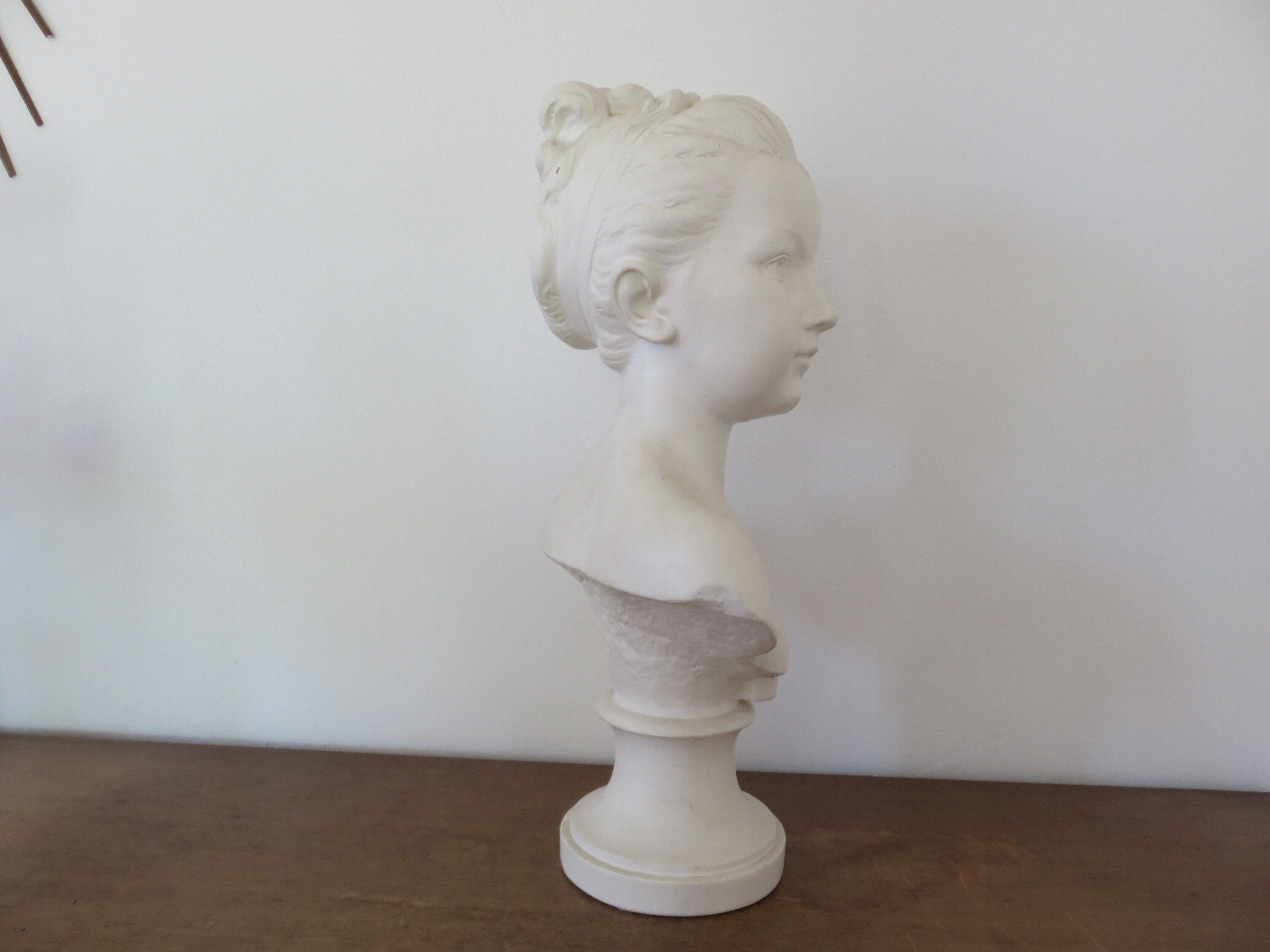 Bust "little girl" in plaster signed