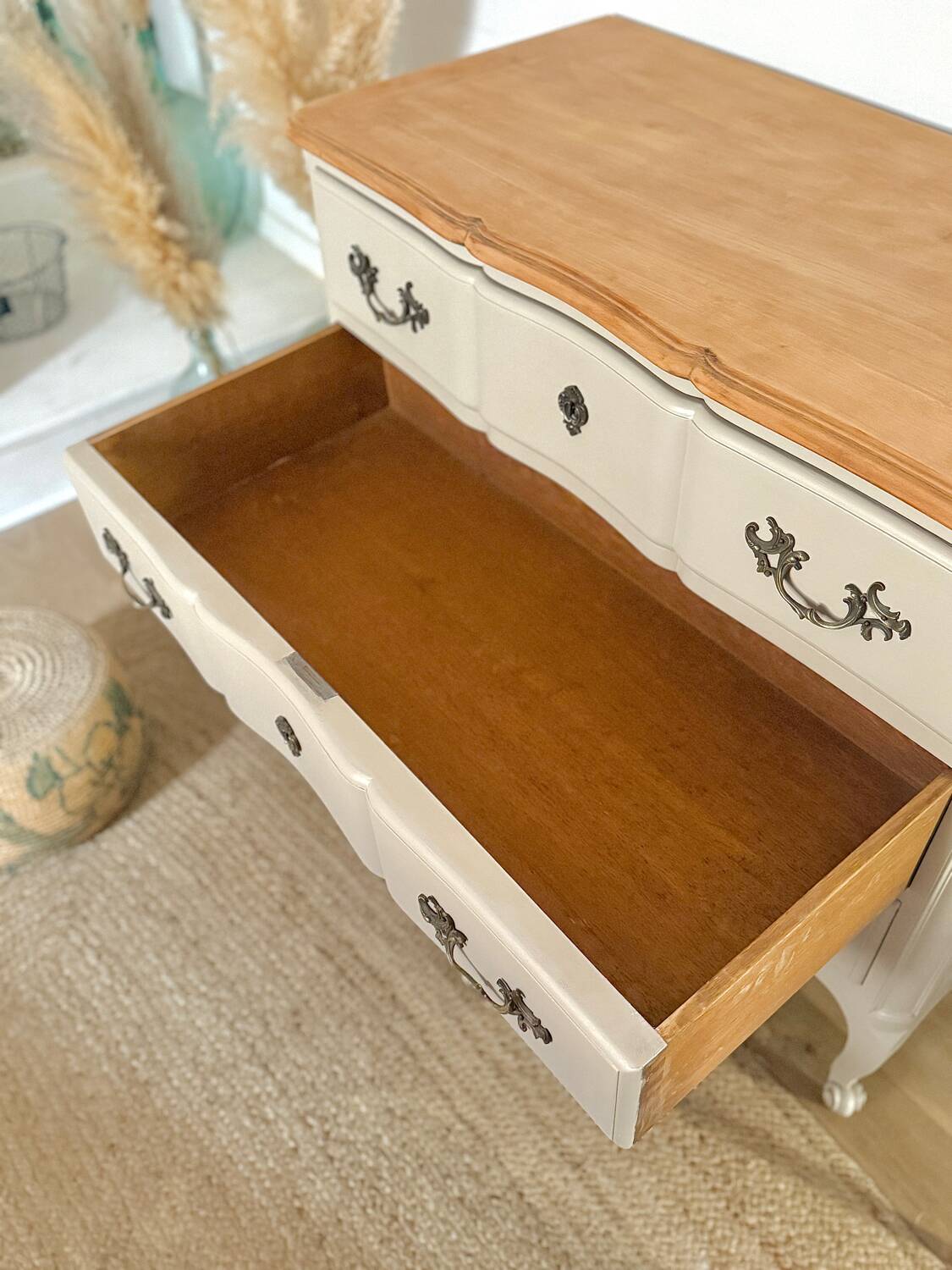 Antique chest of drawers