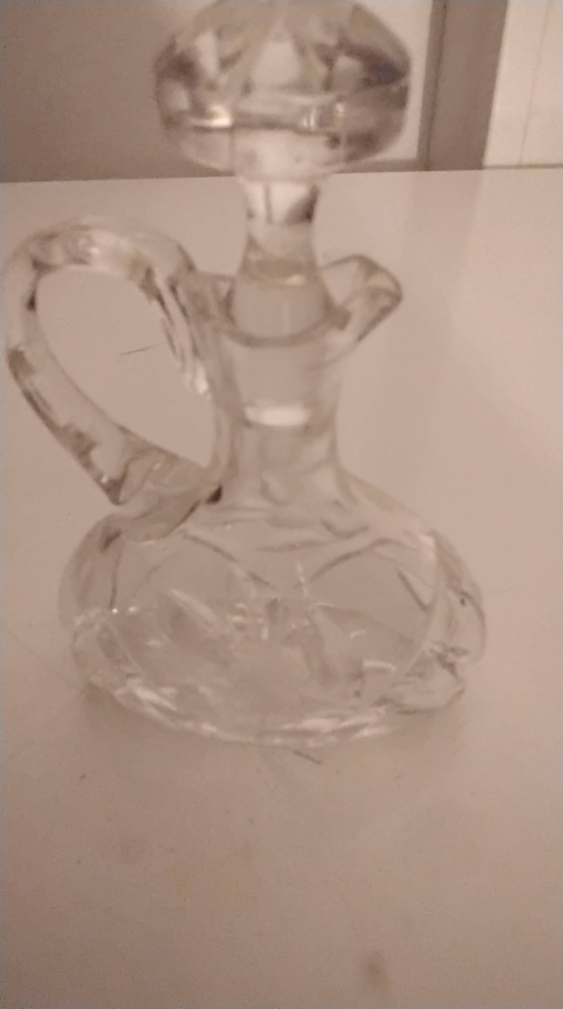 Service 1 carafe, 6 glasses and 1 tray in crystal.