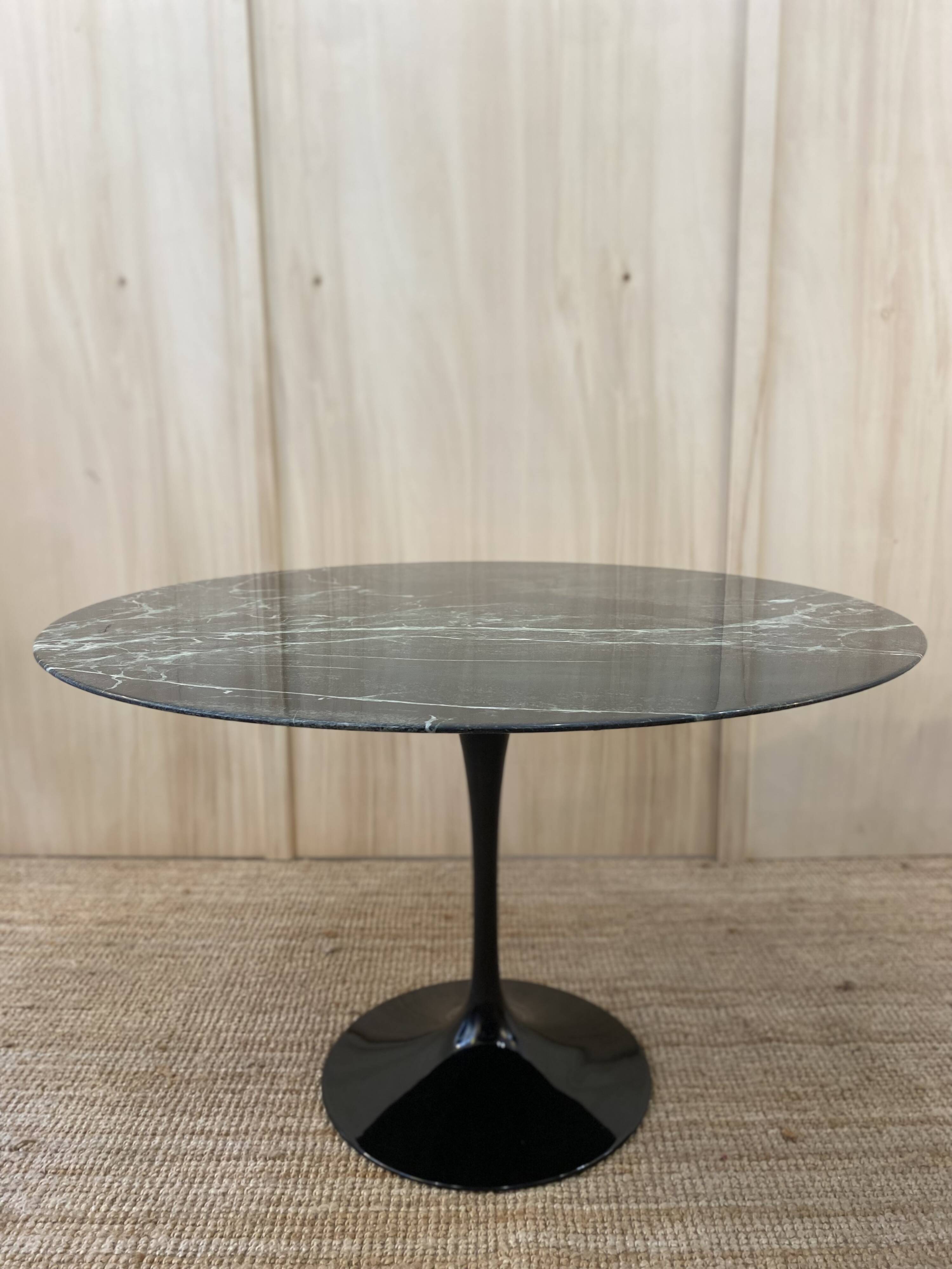KNOLL round TULIP table in marble by Eero Saarinen