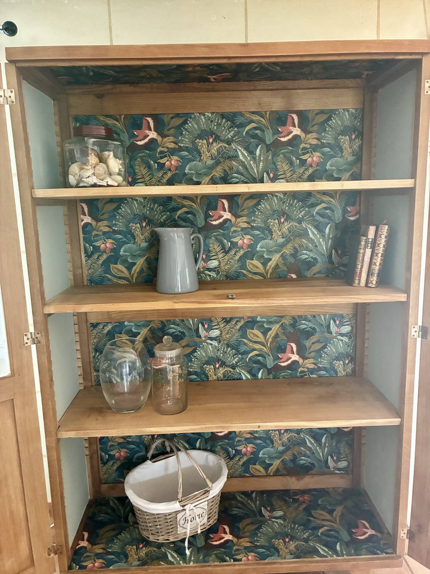 Cupboard/display cabinet/dish cabinet