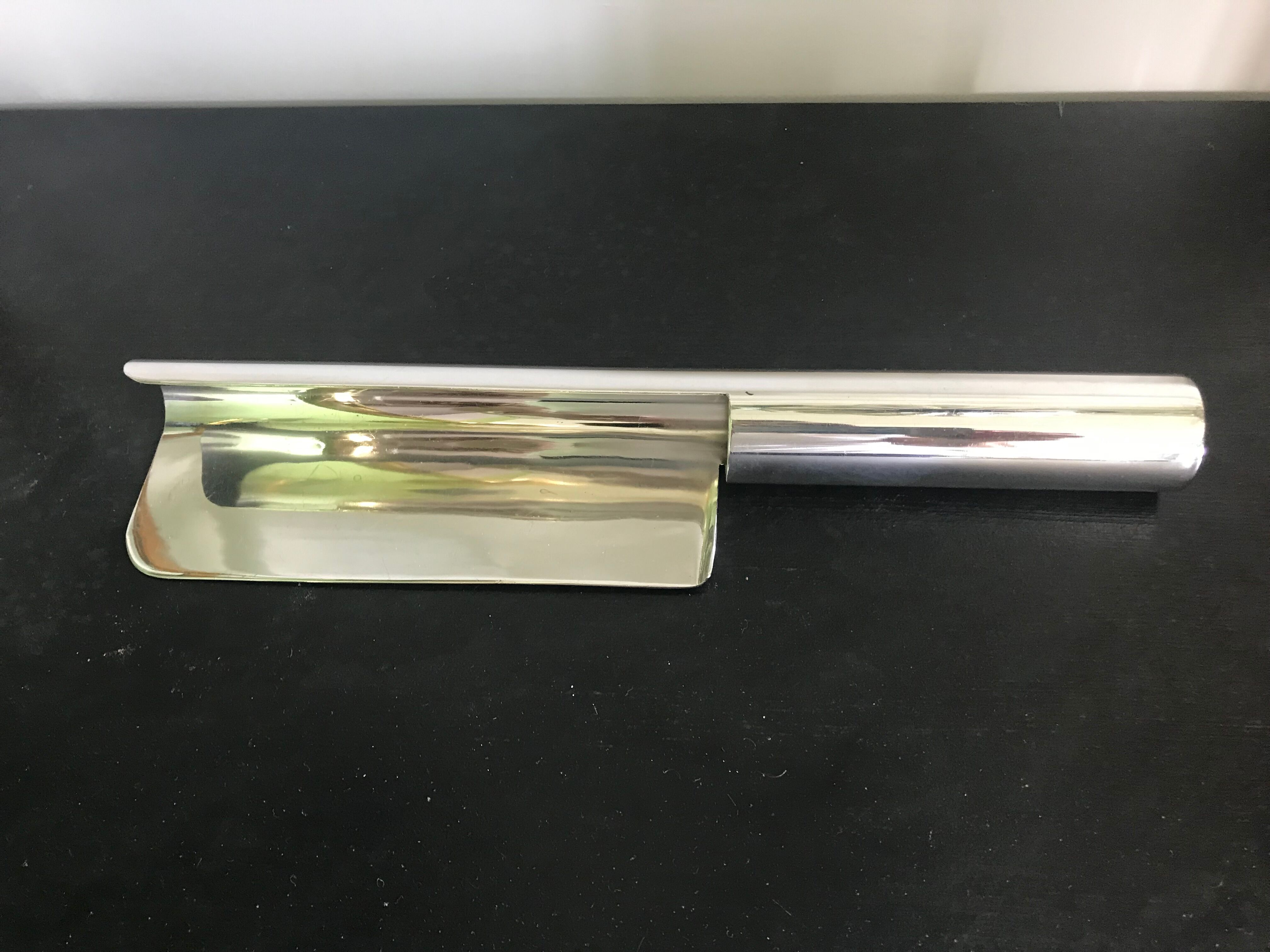 Picks up crumbs silver metal