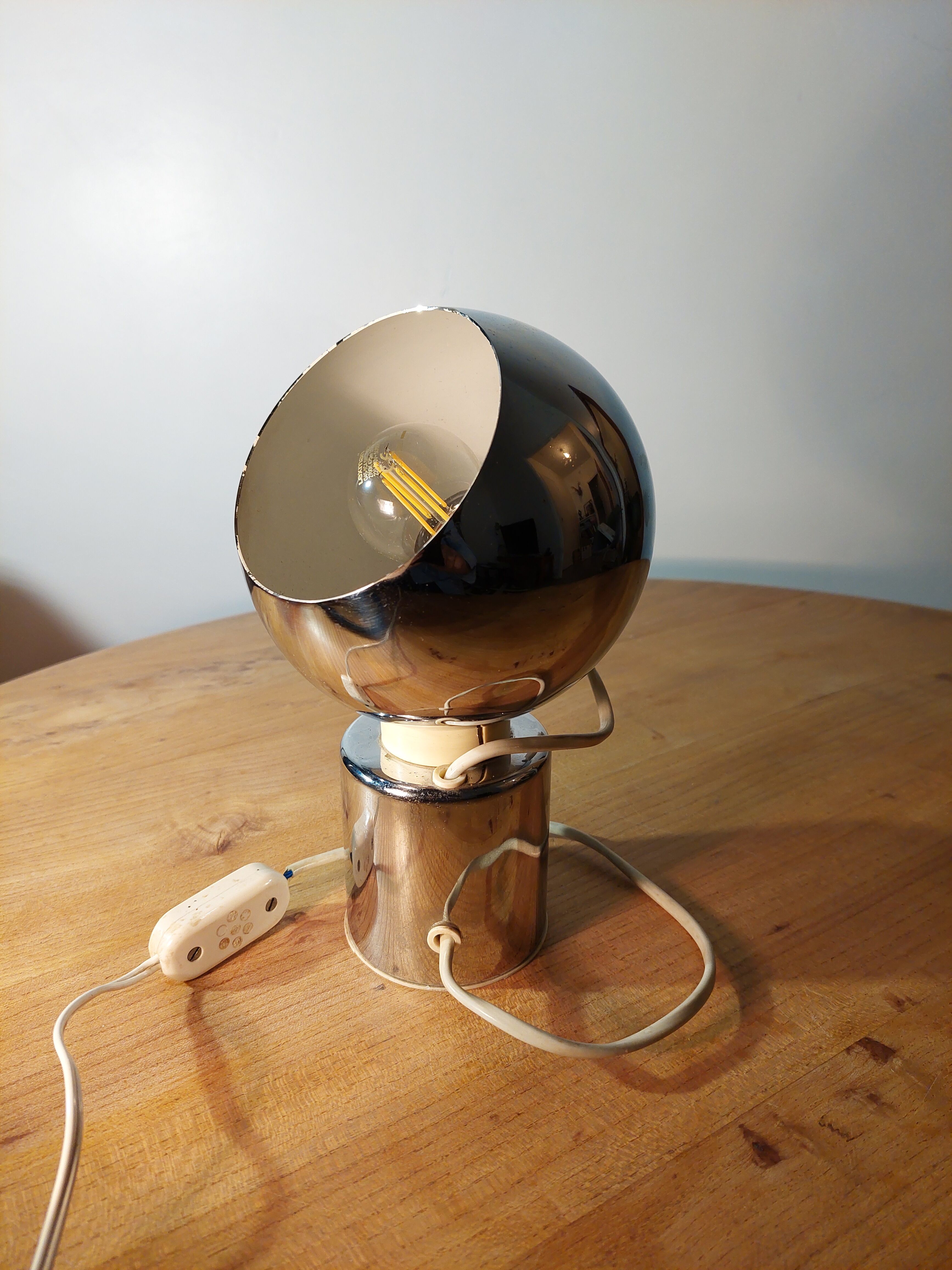 Table lamp Geoffrey Reggiani magnet