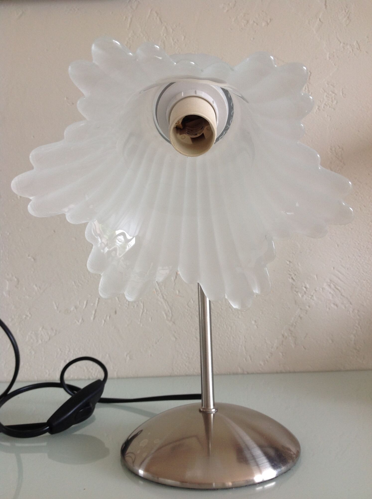 Bedside lamp in metal and frosted glass art deco style
